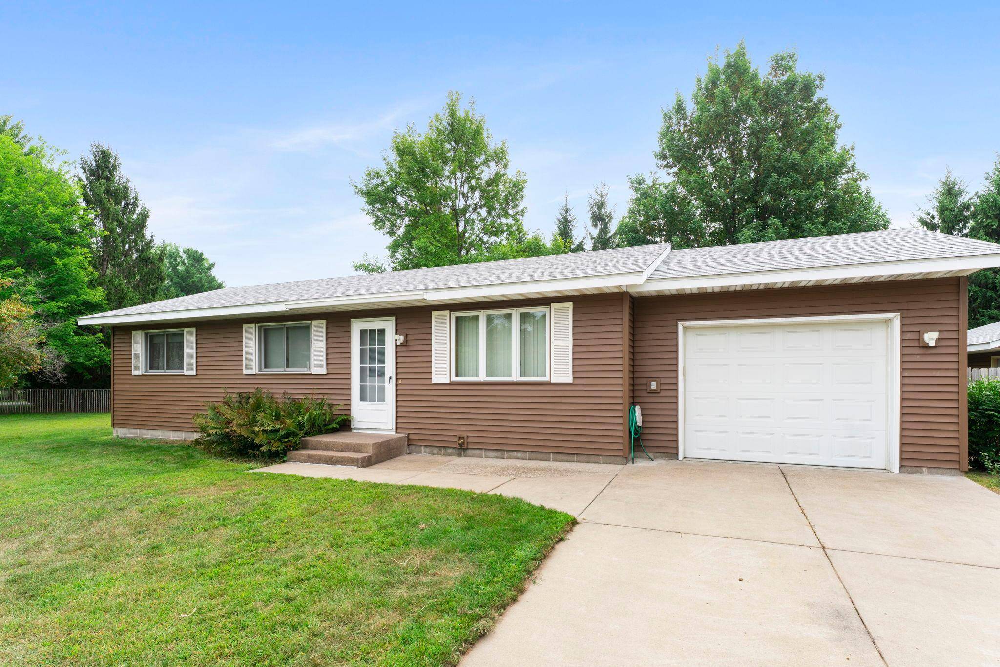 5895 Red Fox RUN, North Branch, MN 55056