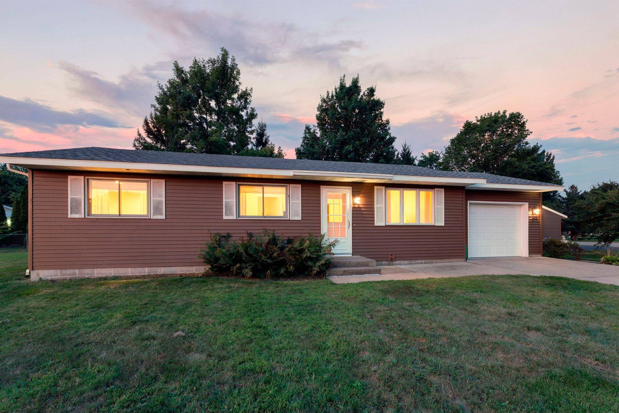 5895 Red Fox RUN, North Branch, MN 55056
