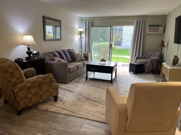 2720 Dale ST N #C113, Roseville, MN 55113