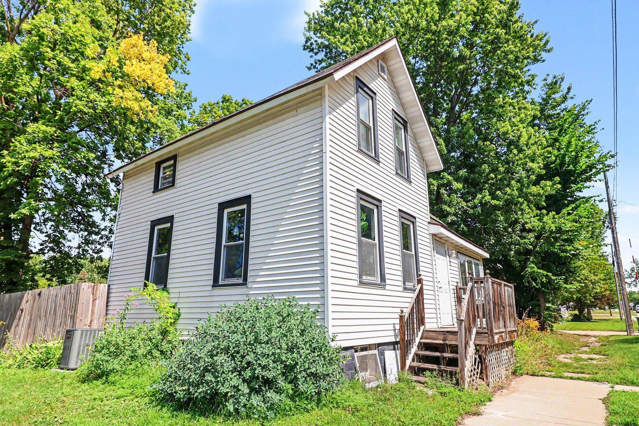 401 Oak AVE SE, Montgomery, MN 56069