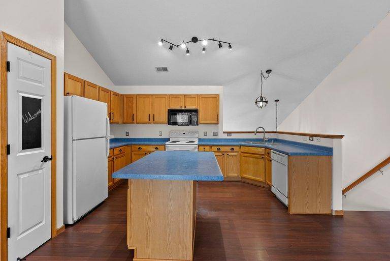 7559 Derby LN, Shakopee, MN 55379
