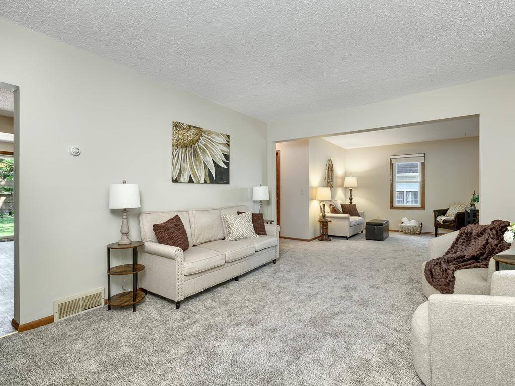 417 S Elm ST, Waconia, MN 55387