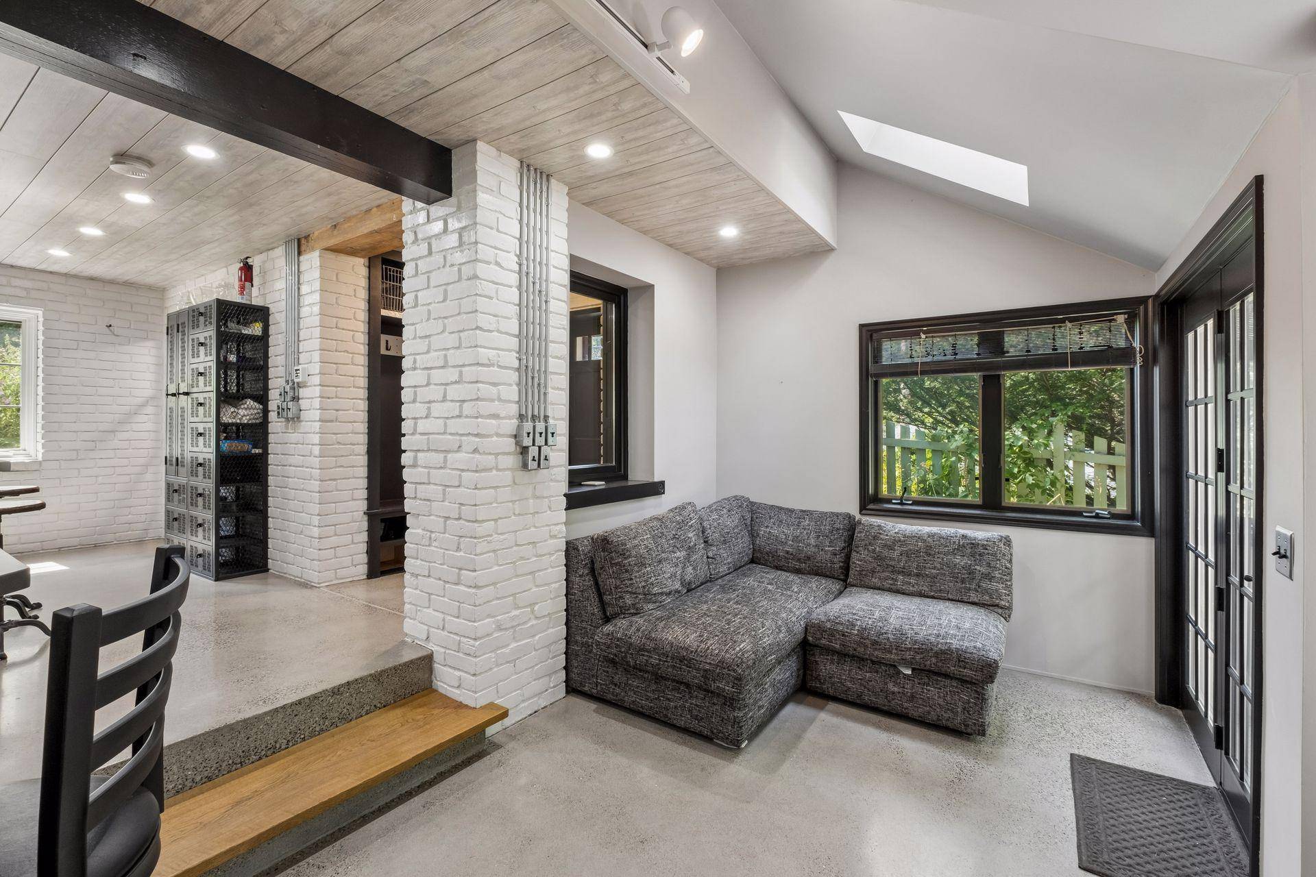 15517 Excelsior BLVD, Minnetonka, MN 55345