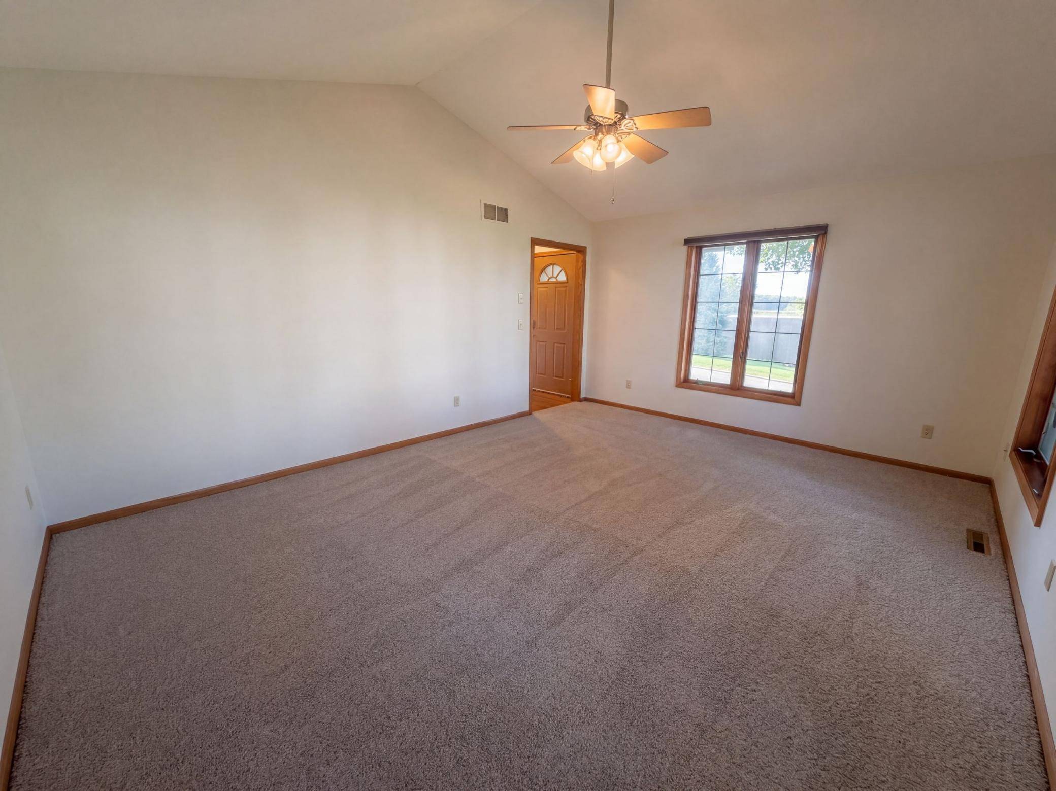441 S Elm ST, Waconia, MN 55387