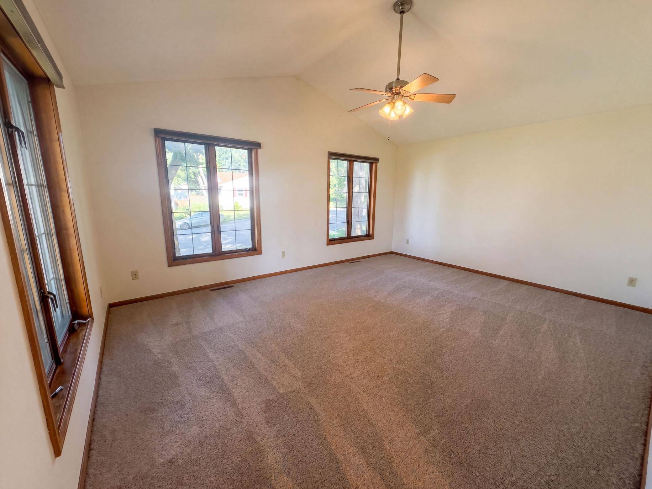 441 S Elm ST, Waconia, MN 55387