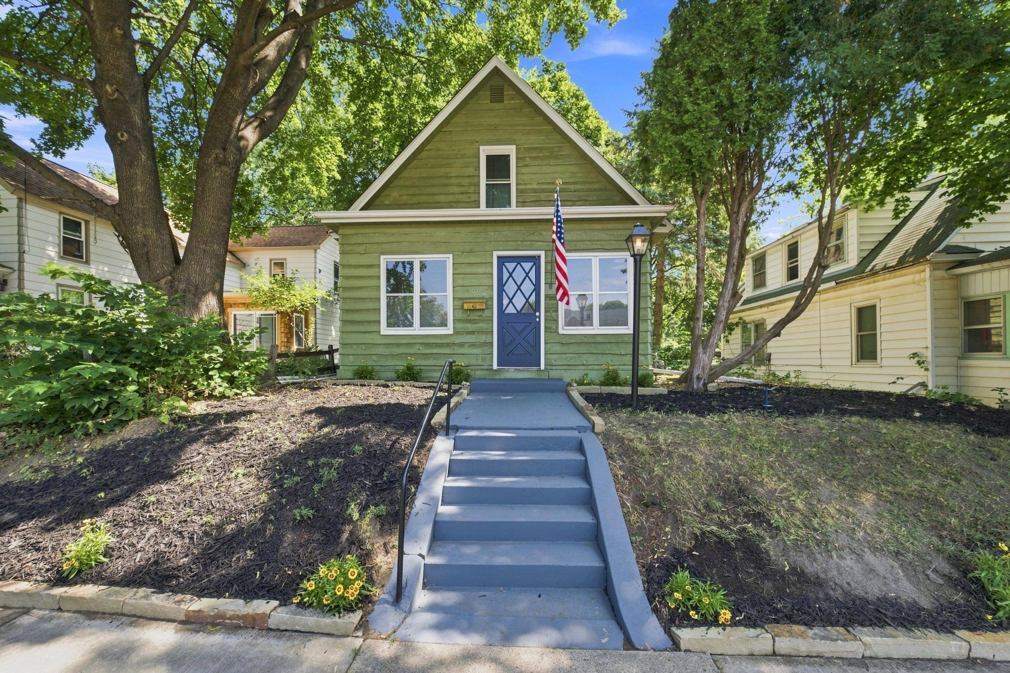 3010 Vincent AVE N, Minneapolis, MN 55411