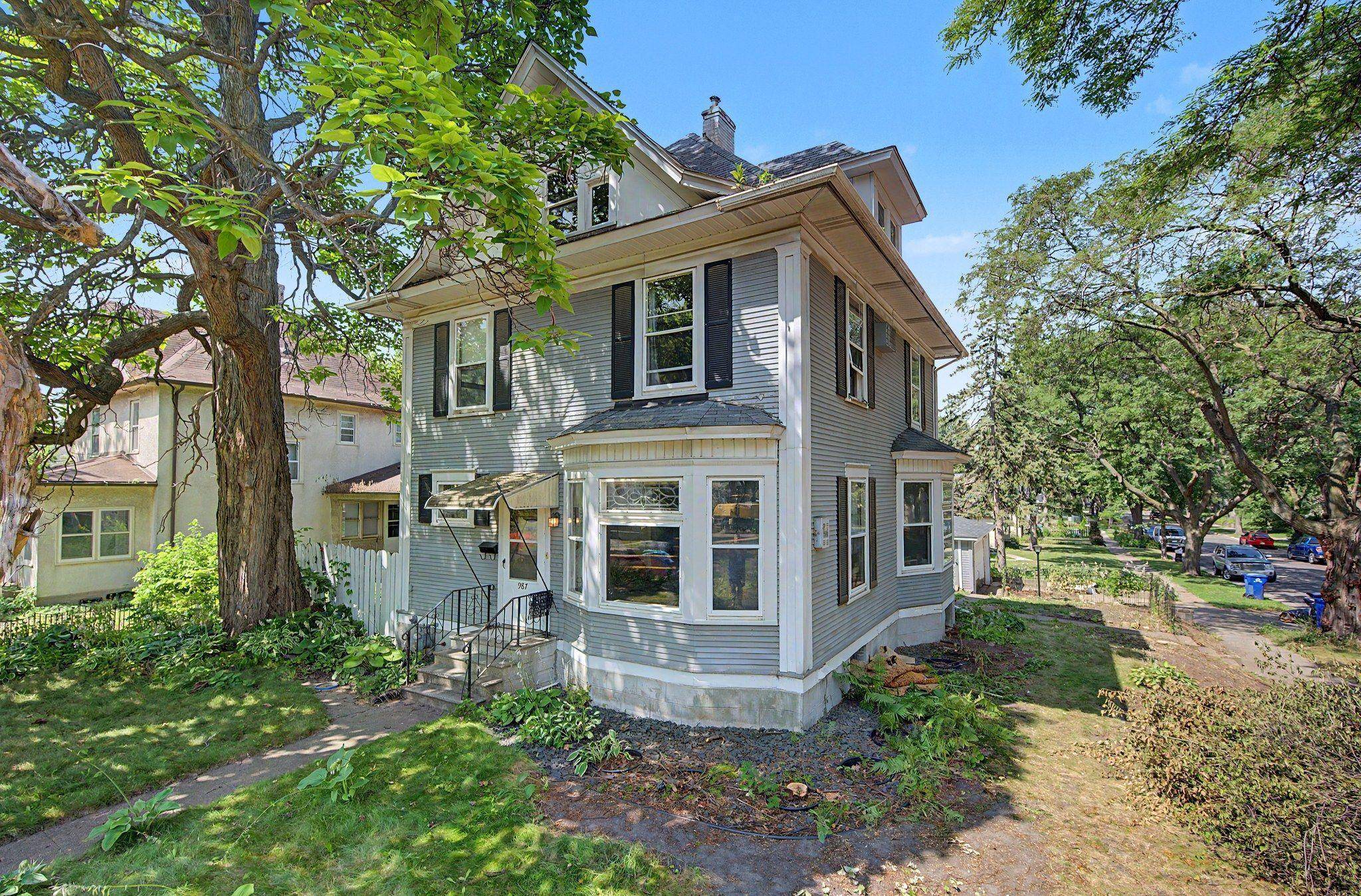 987 Earl ST, Saint Paul, MN 55106
