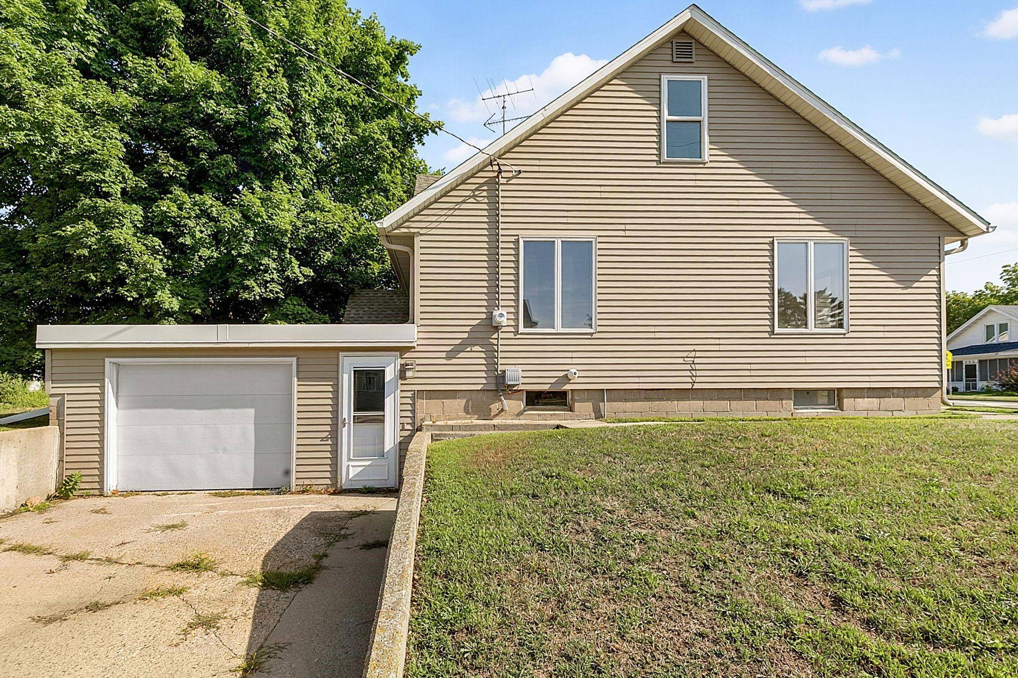 201 1st ST, Albany, MN 56307