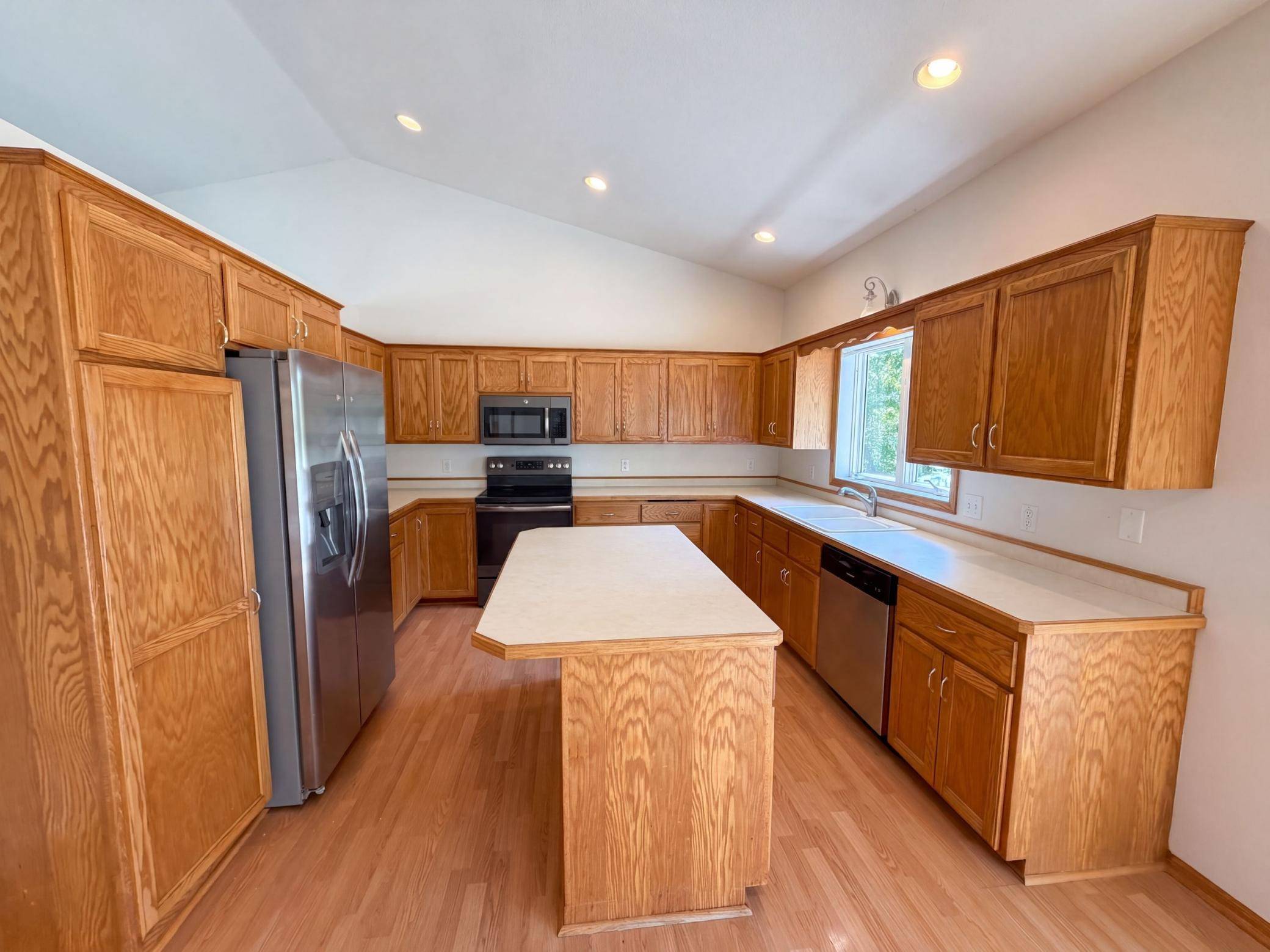 8763 Autumn Oaks DR, Rockford, MN 55373
