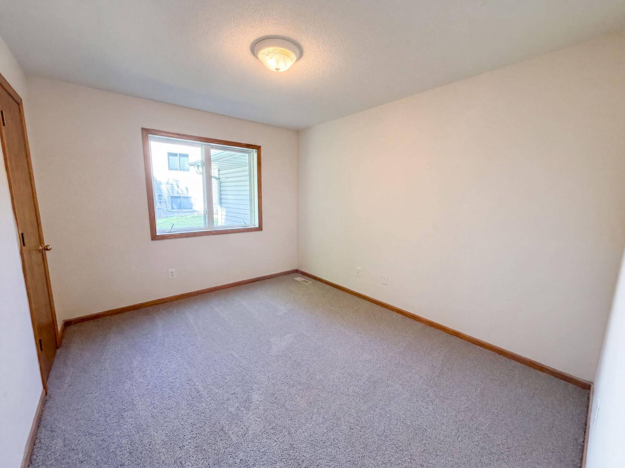 8763 Autumn Oaks DR, Rockford, MN 55373