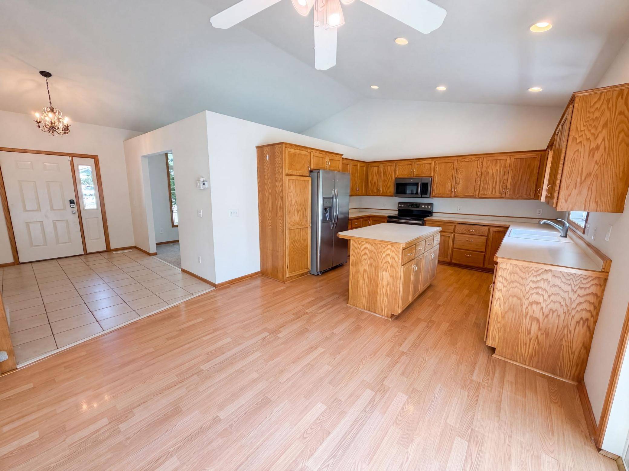 8763 Autumn Oaks DR, Rockford, MN 55373