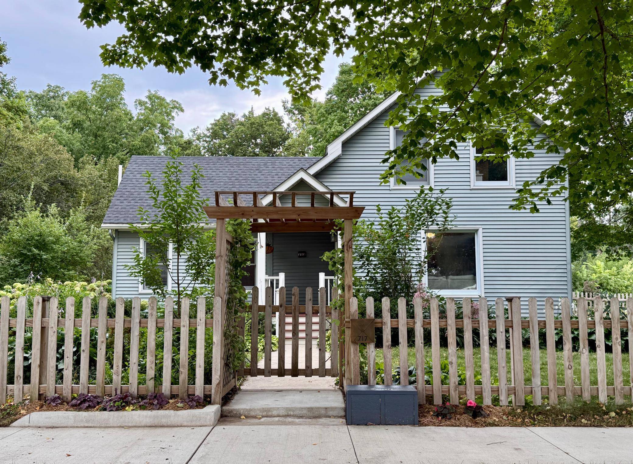 717 Winona ST, Northfield, MN 55057