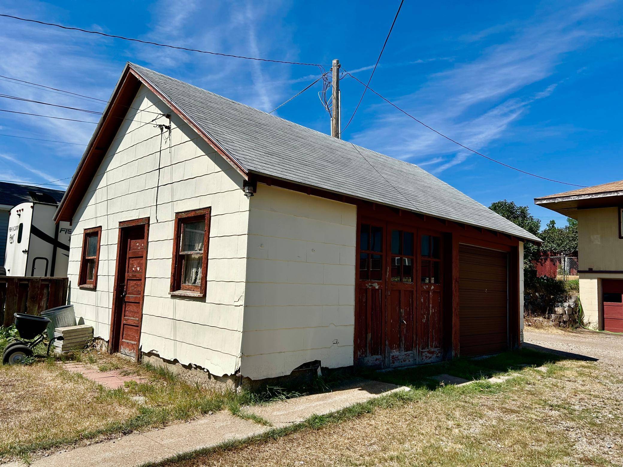 214 6th ST NW, Valley City, ND 58072