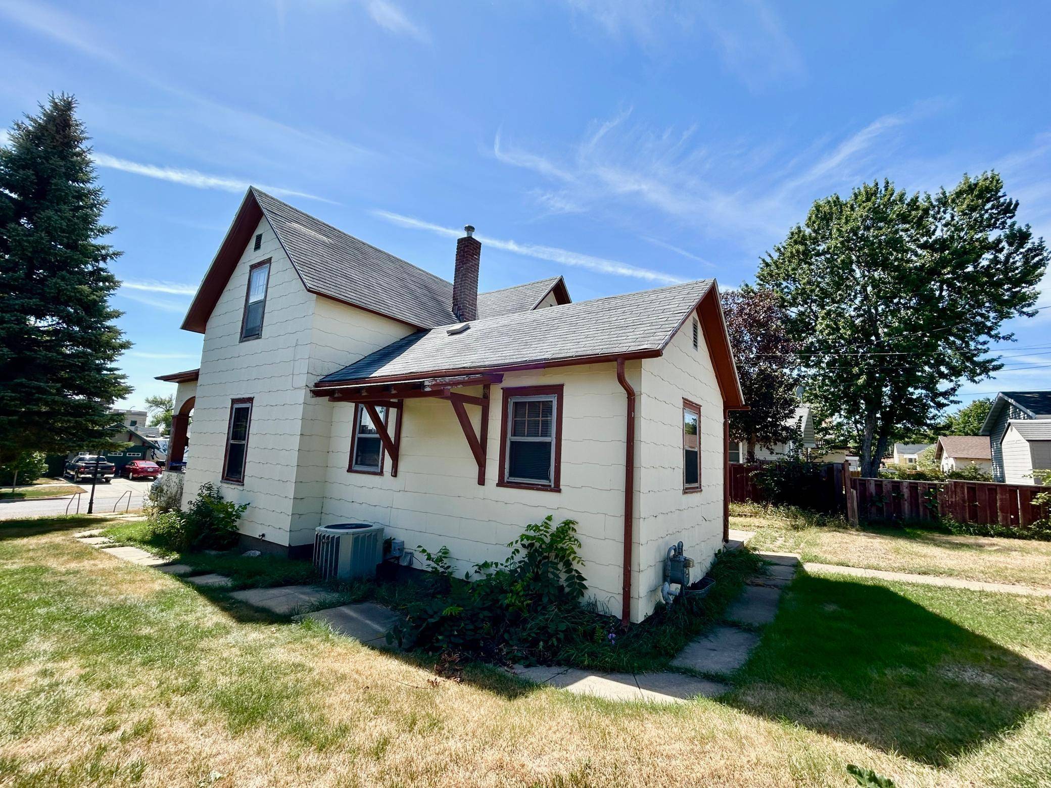 214 6th ST NW, Valley City, ND 58072