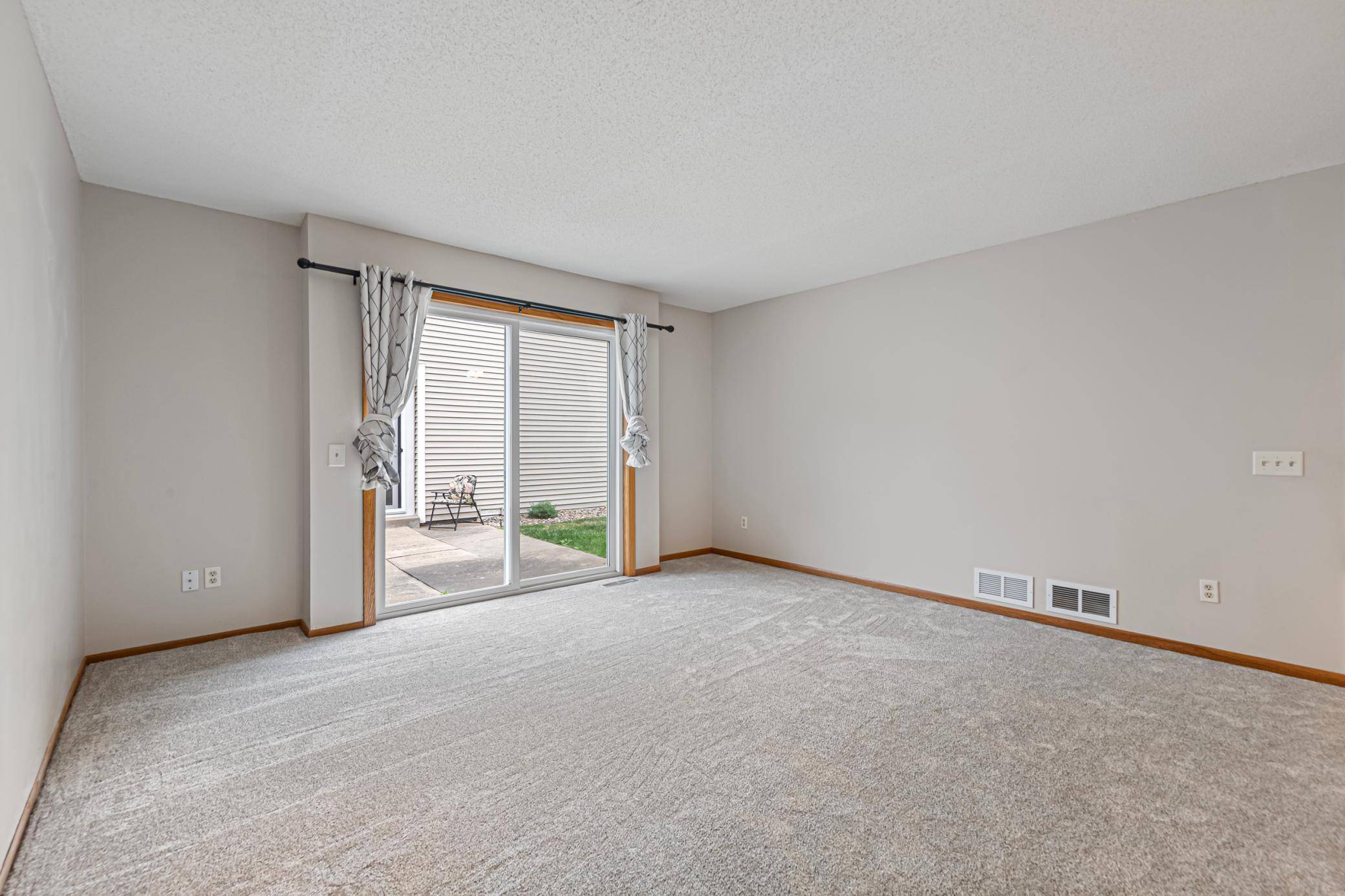 417 Whispering River LN, Farmington, MN 55024