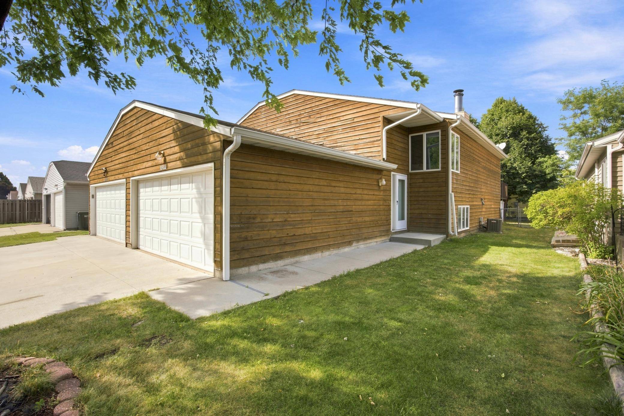 1513 28th AVE S, Fargo, ND 58103