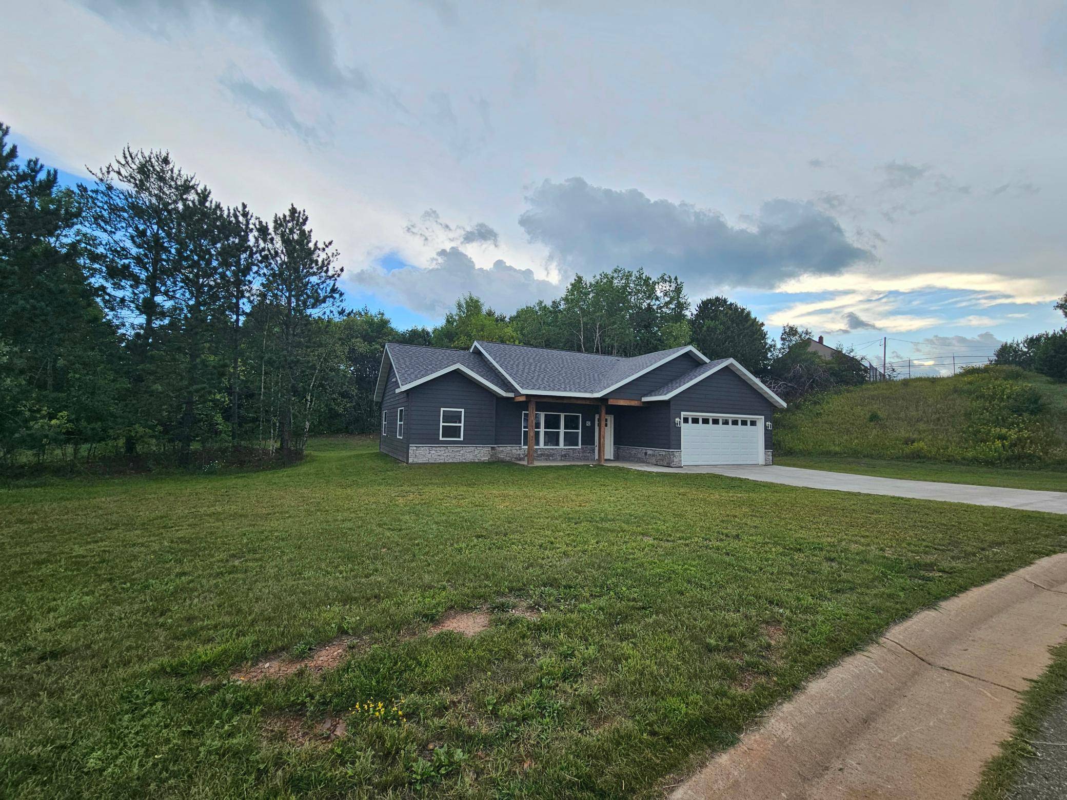 912 Carter Circle, Eveleth, MN 55734
