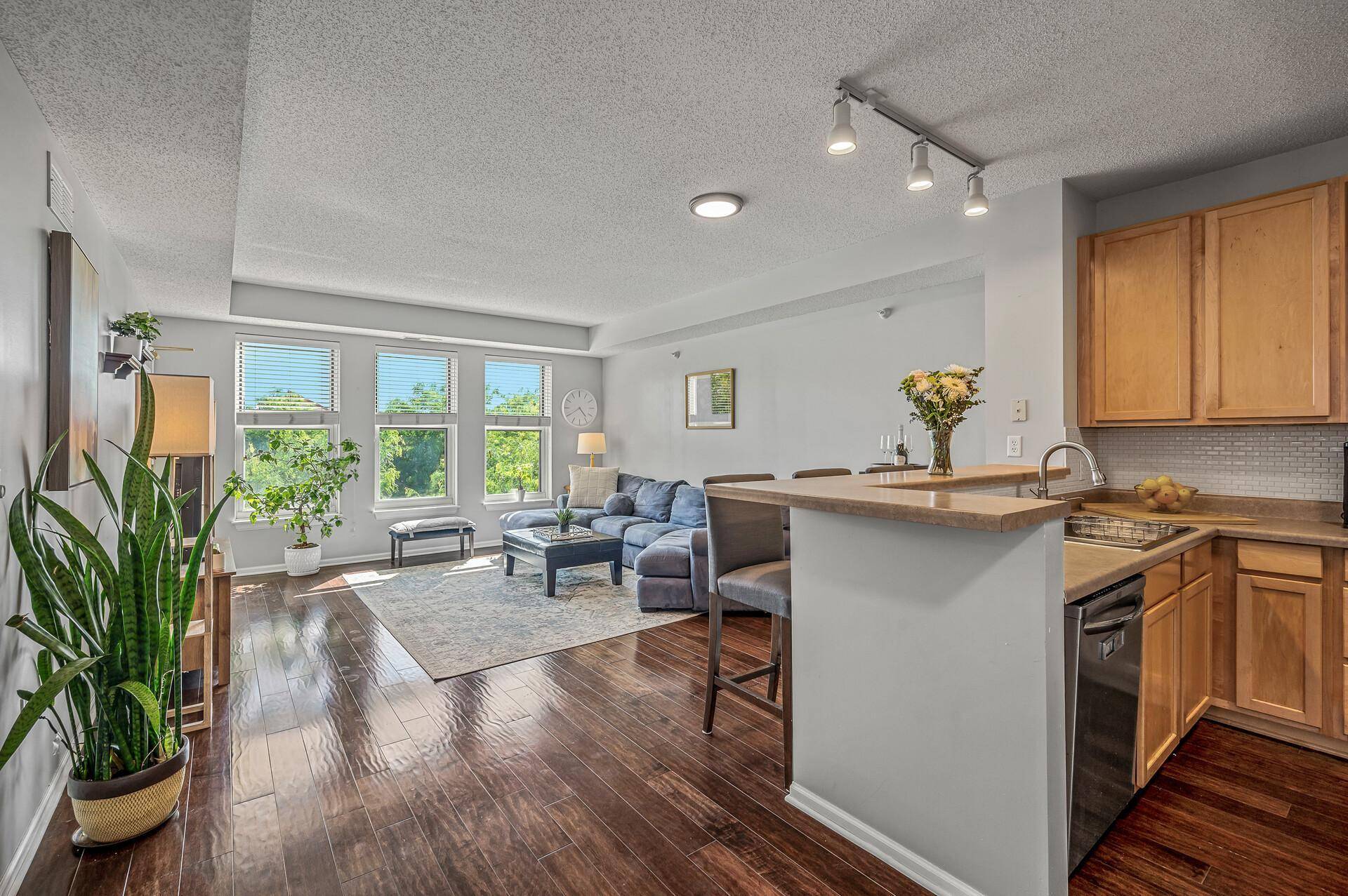 515 N 1st St #405, Minneapolis, MN 55401