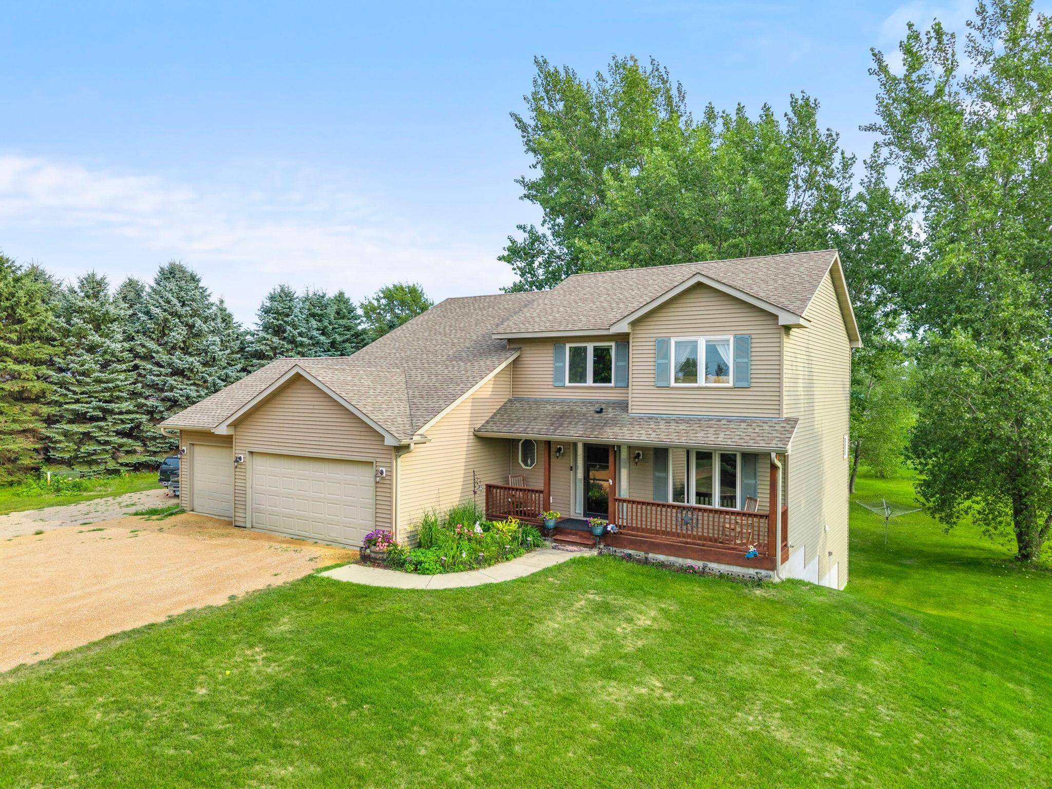 7531 E 250th ST, Elko New Market, MN 55020