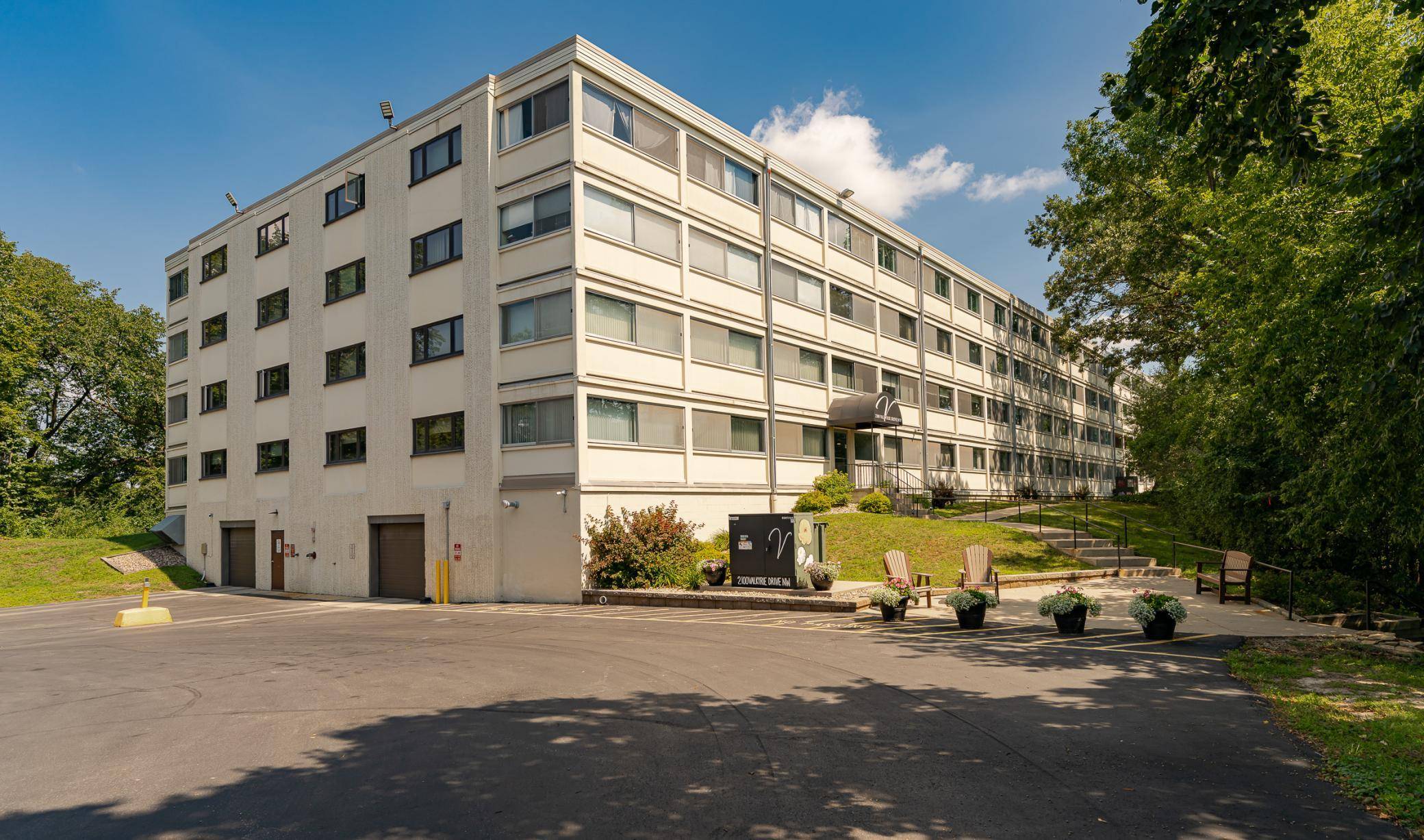 2100 Valkyrie DR NW #301, Rochester, MN 55901
