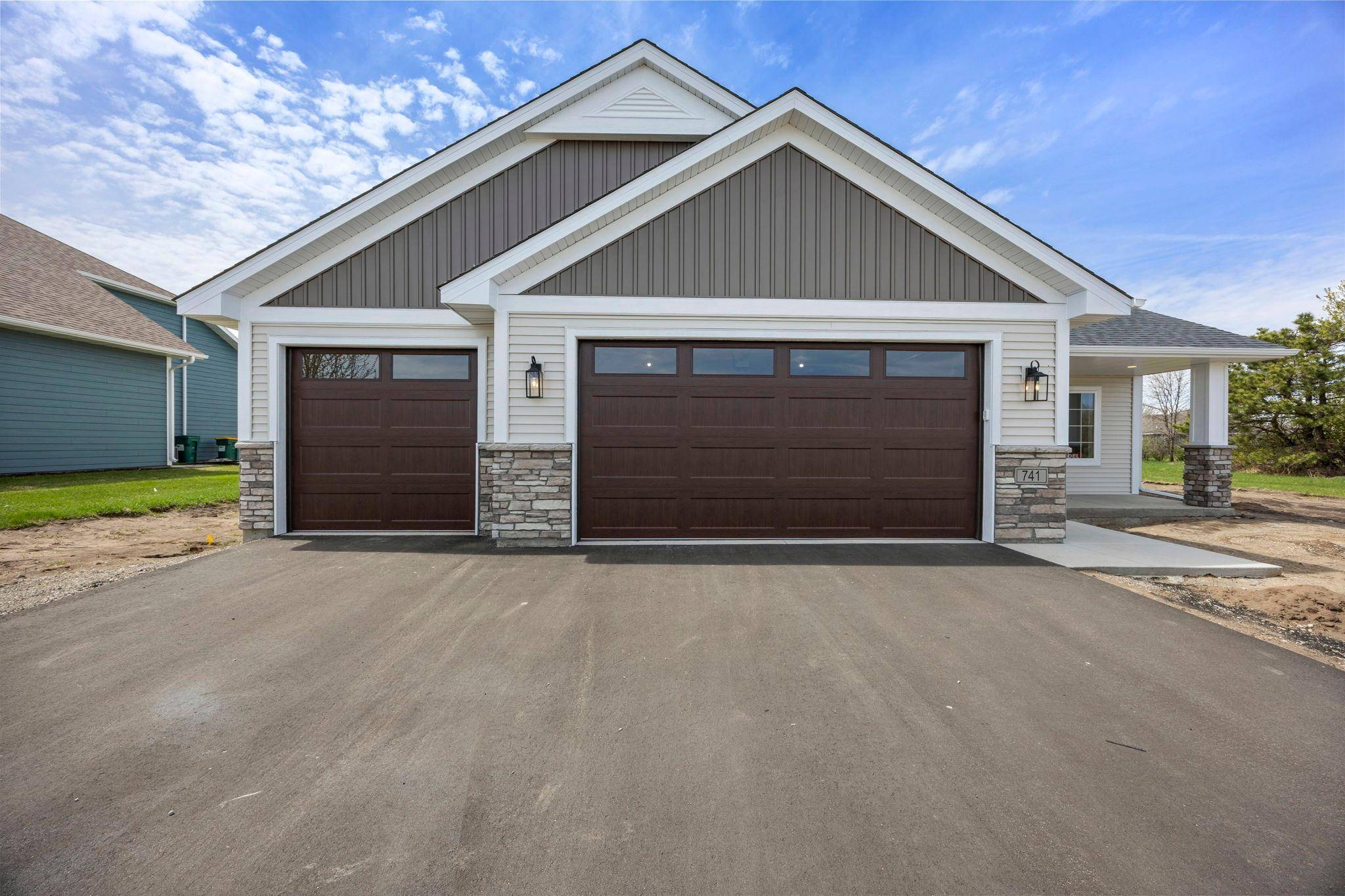 216 10th AVE NE, Hutchinson, MN 55350