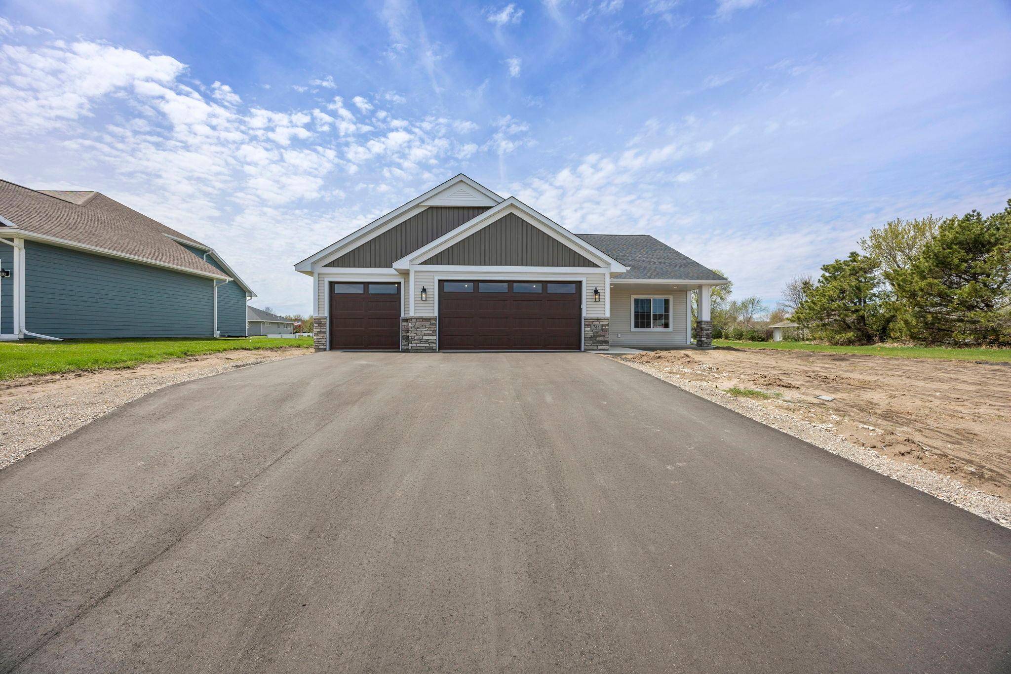 216 10th AVE NE, Hutchinson, MN 55350