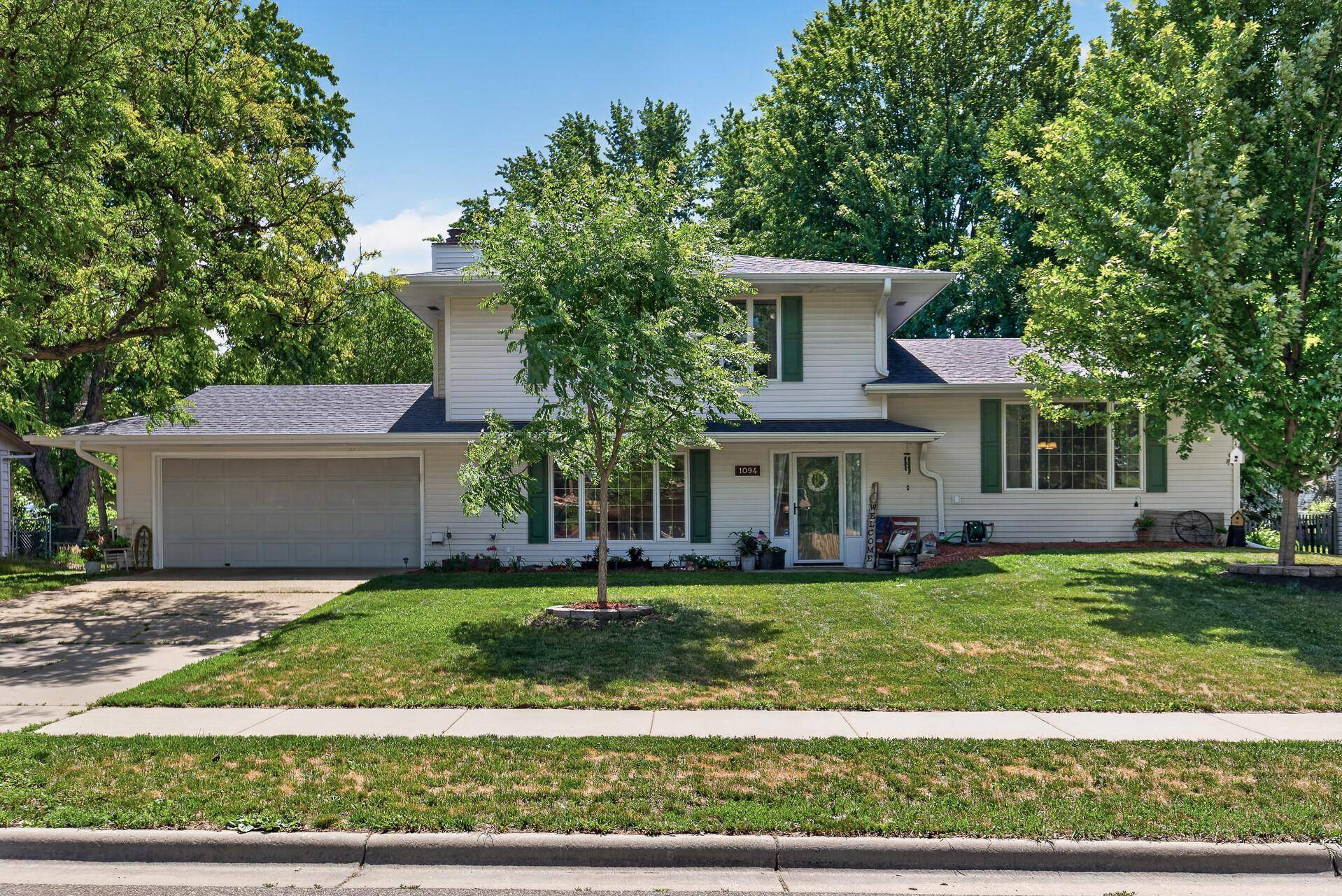 1094 Lowell DR, Apple Valley, MN 55124