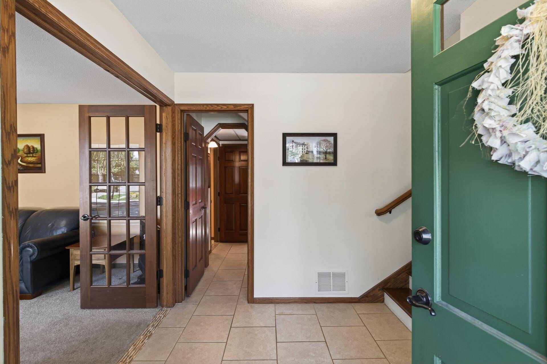 1094 Lowell DR, Apple Valley, MN 55124