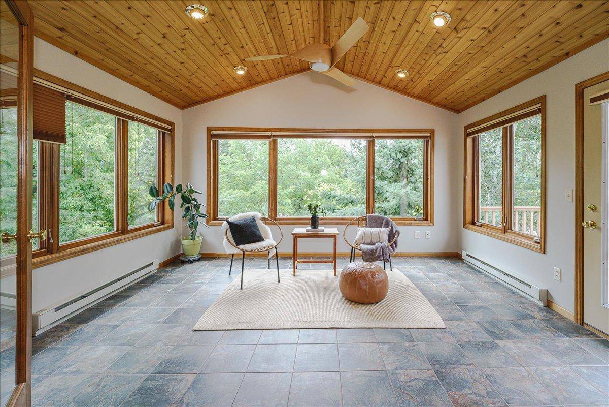 1060 Dennis ST S, Maplewood, MN 55119