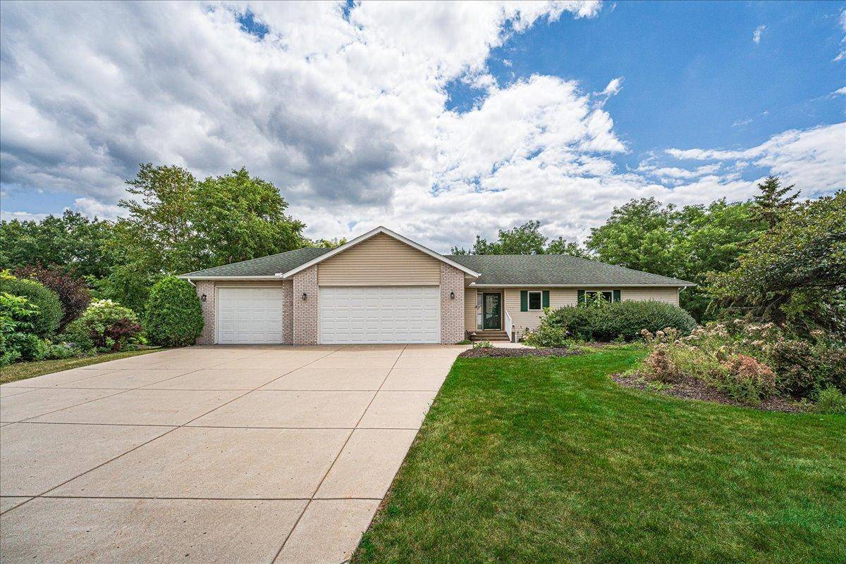 1060 Dennis ST S, Maplewood, MN 55119