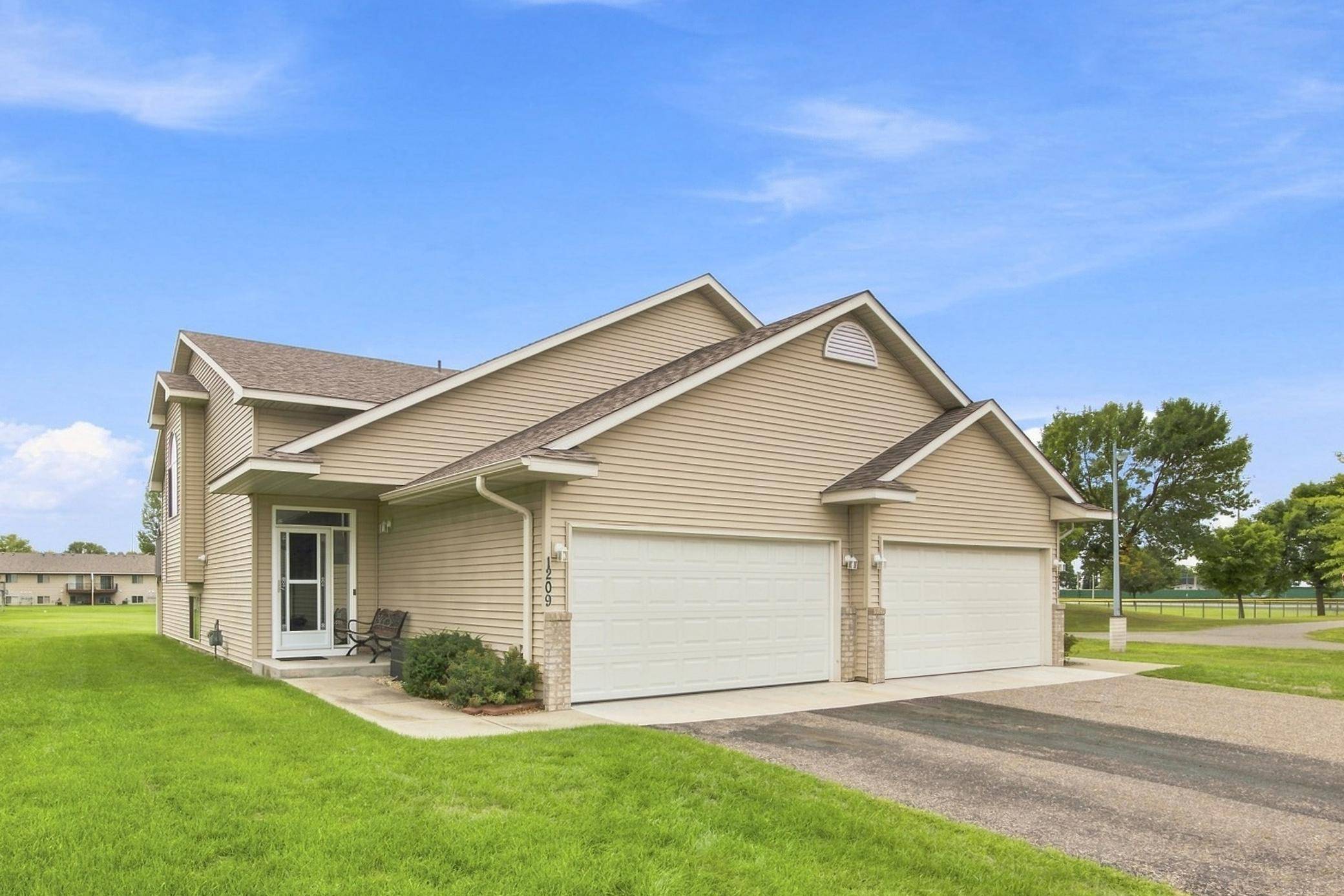 1209 3rd ST S, Princeton, MN 55371