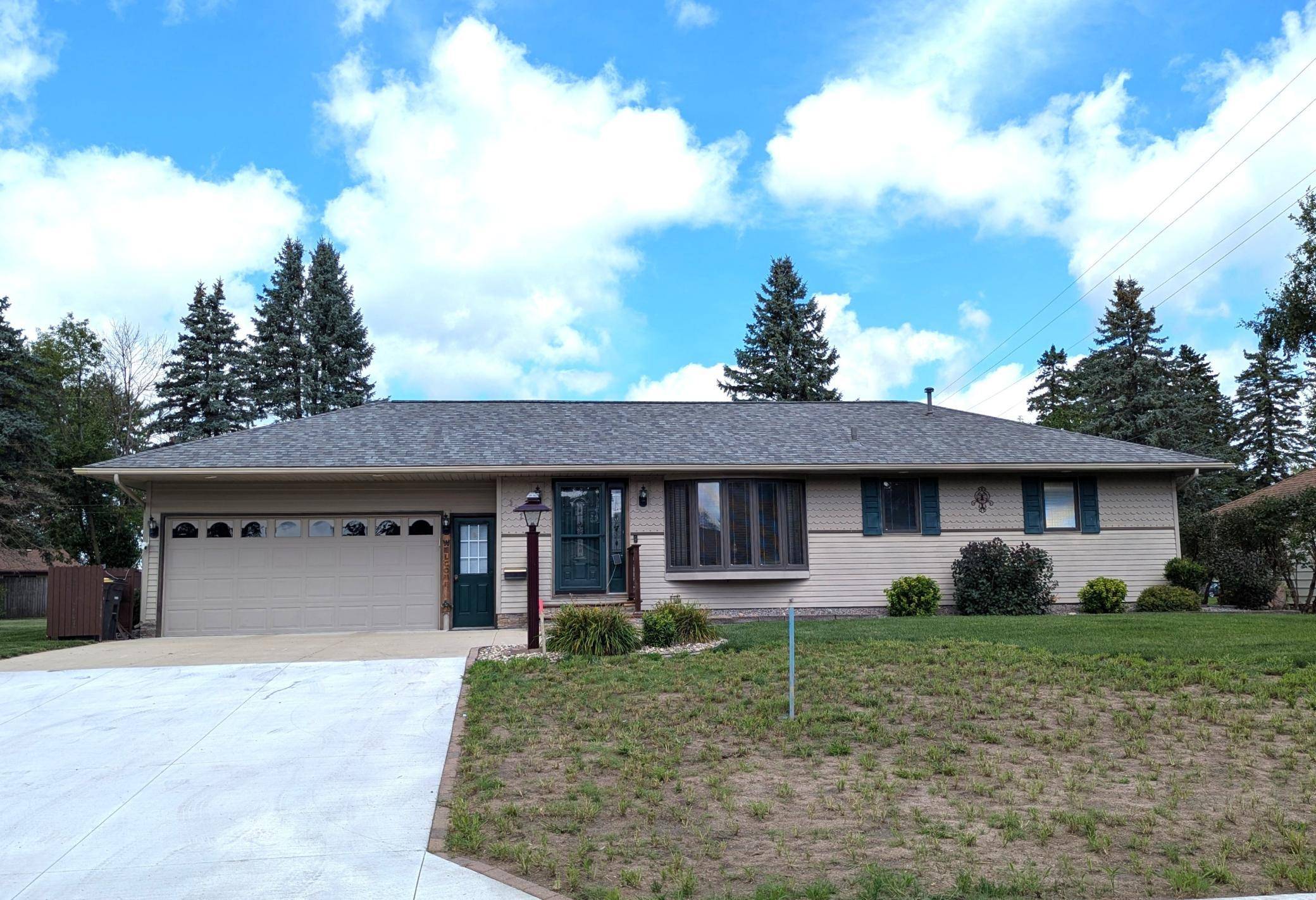 312 Maywood AVE, Eagle Lake, MN 56024