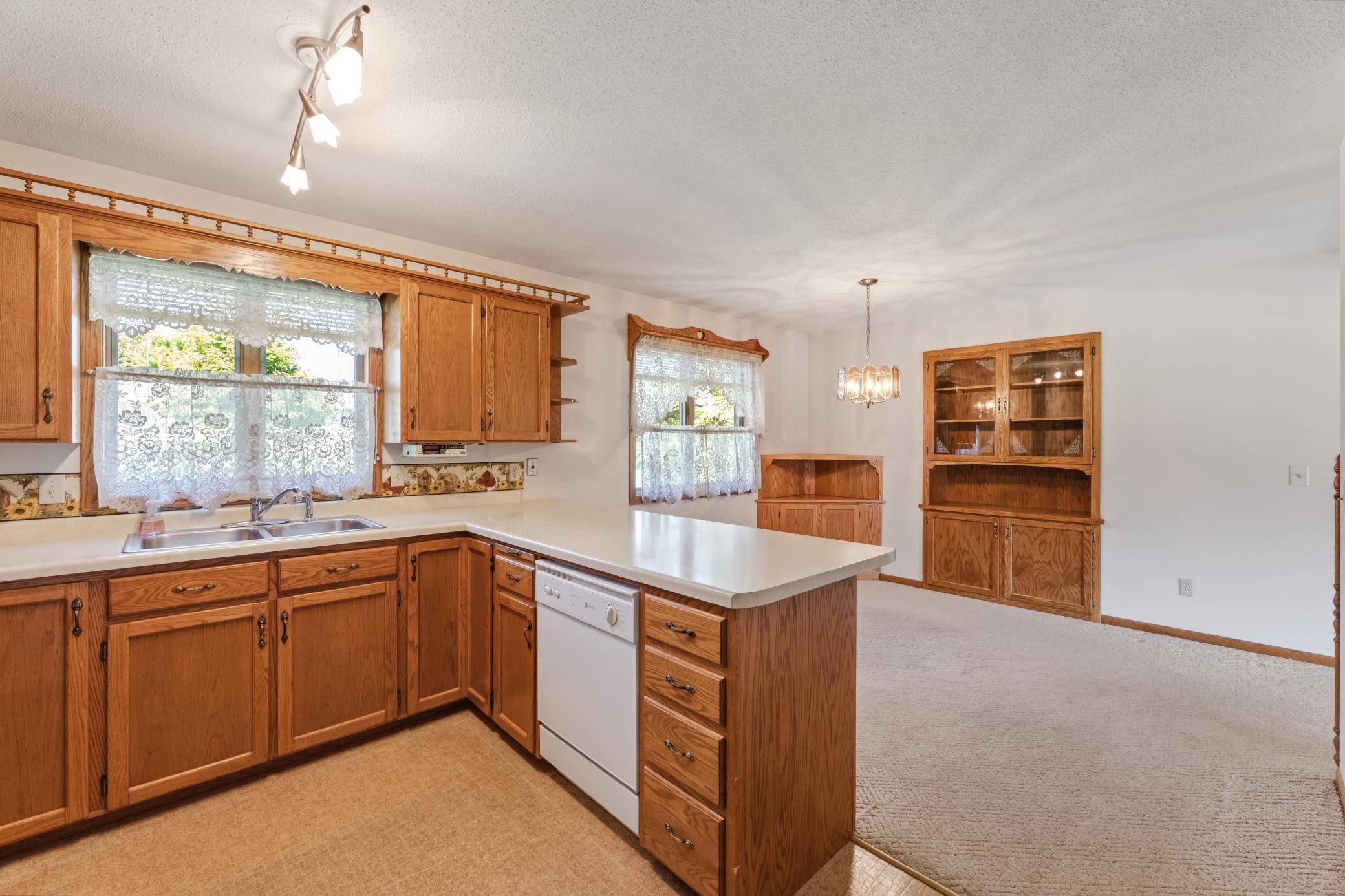 442 S Sunnyside DR, Caledonia, MN 55921