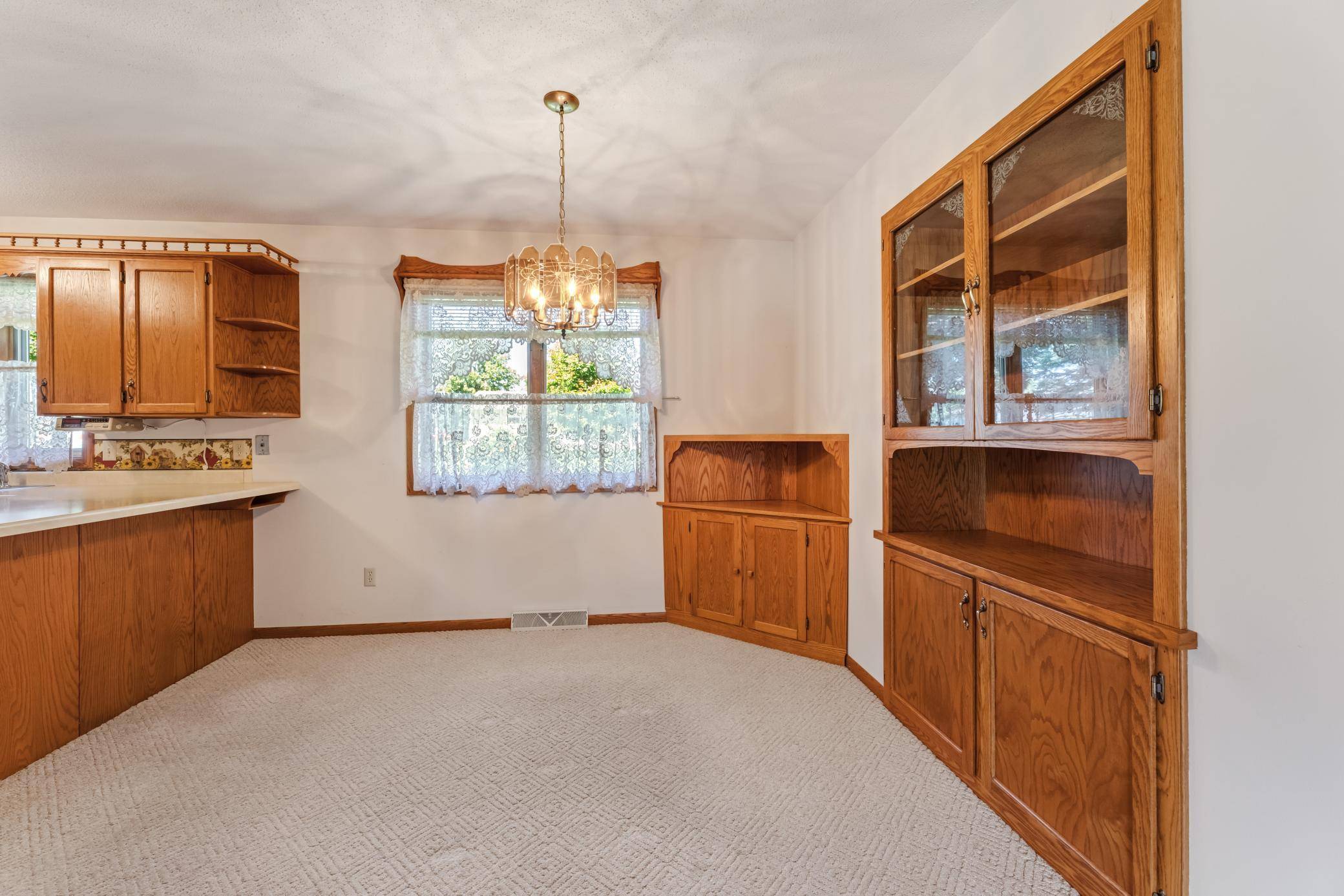 442 S Sunnyside DR, Caledonia, MN 55921