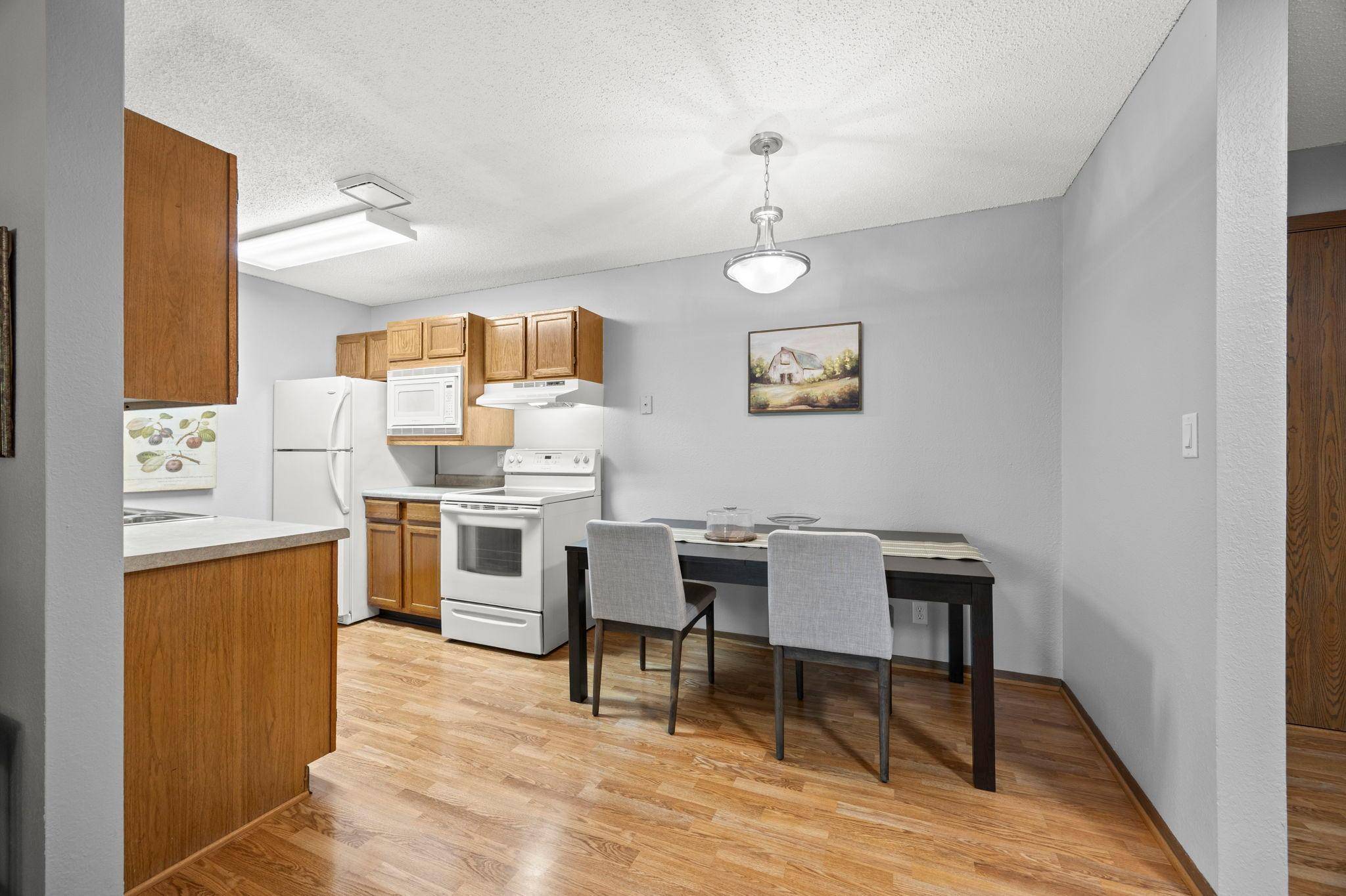 4 Pine Tree DR #218, Arden Hills, MN 55112