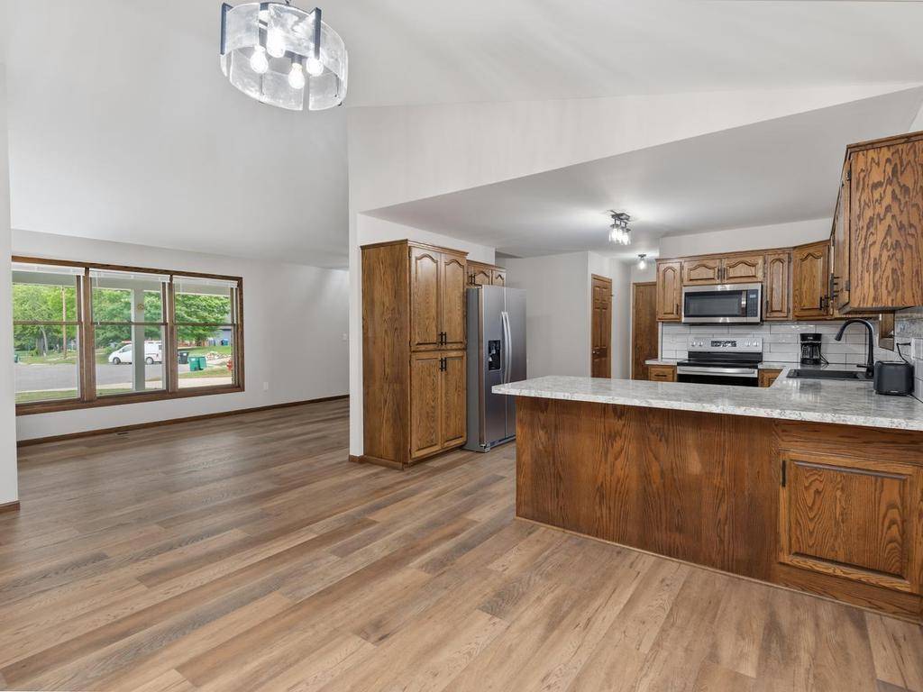 11826 Larabee CIR NE, Albertville, MN 55301