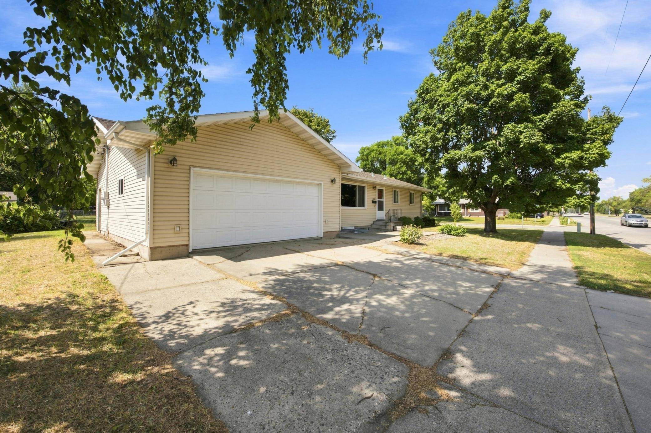 2101 20th ST S, Moorhead, MN 56560
