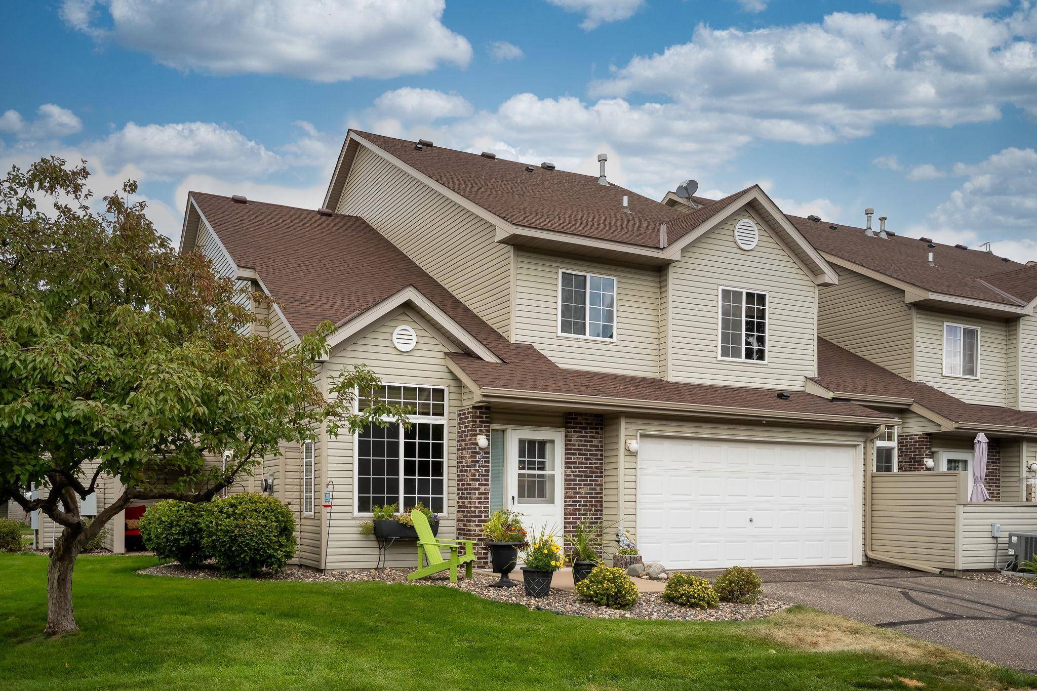 2441 Oakridge CIR, Hudson, WI 54016