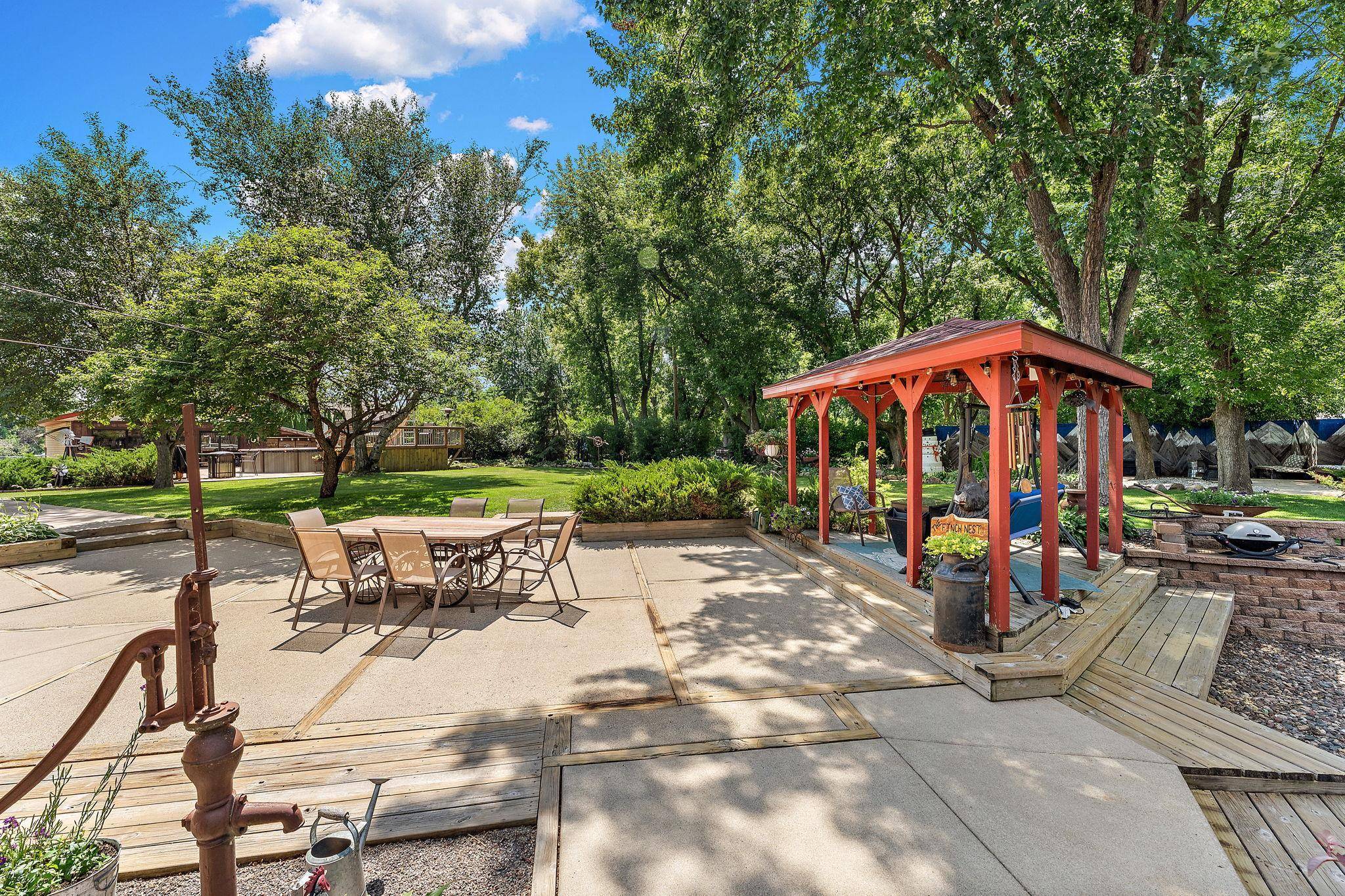 1049 2nd ST, Saint Paul Park, MN 55071