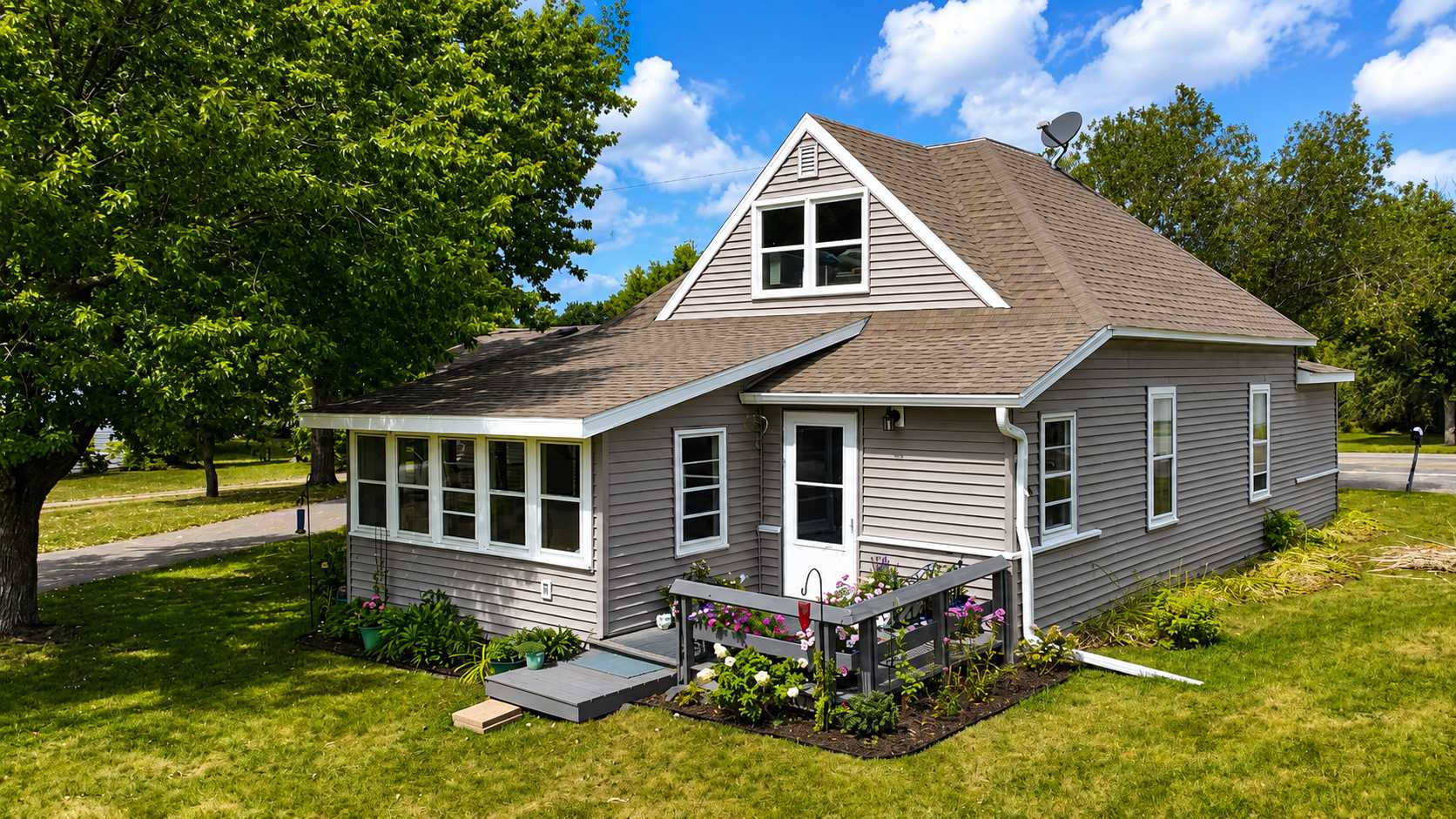 305 W Holdt ST, Battle Lake, MN 56515
