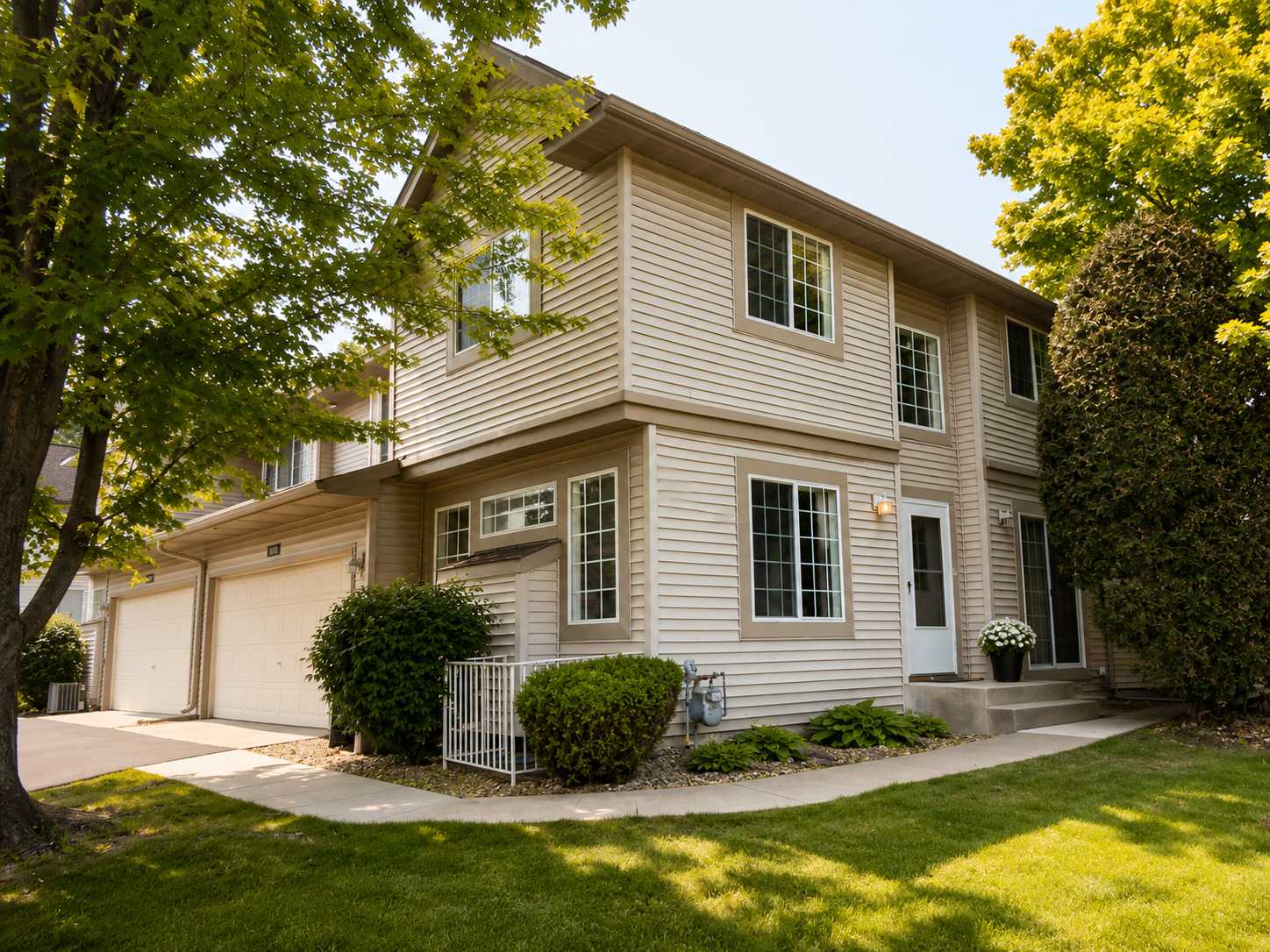 1088 Lovell AVE W, Roseville, MN 55113