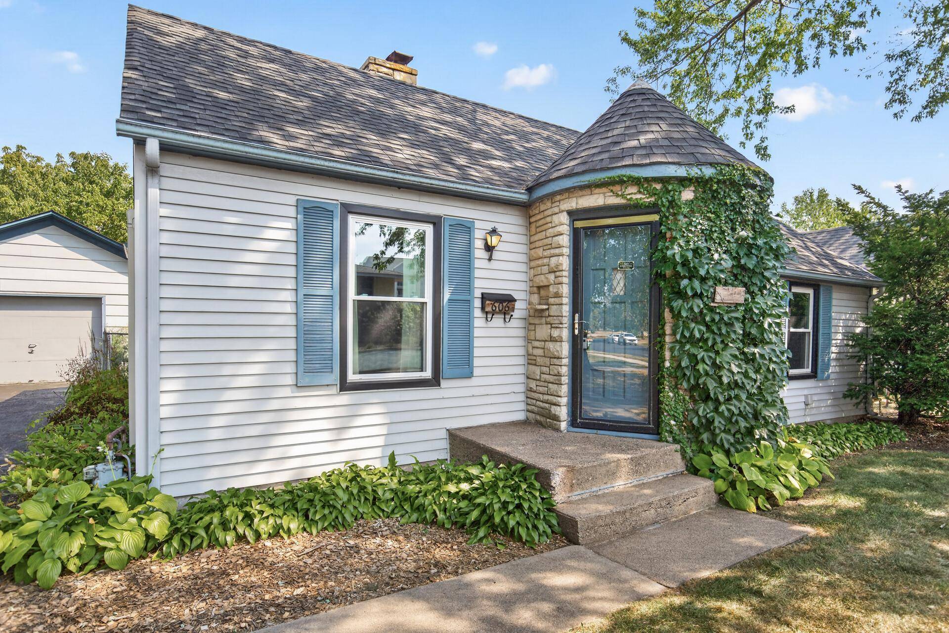 606 1st AVE NE, Osseo, MN 55369