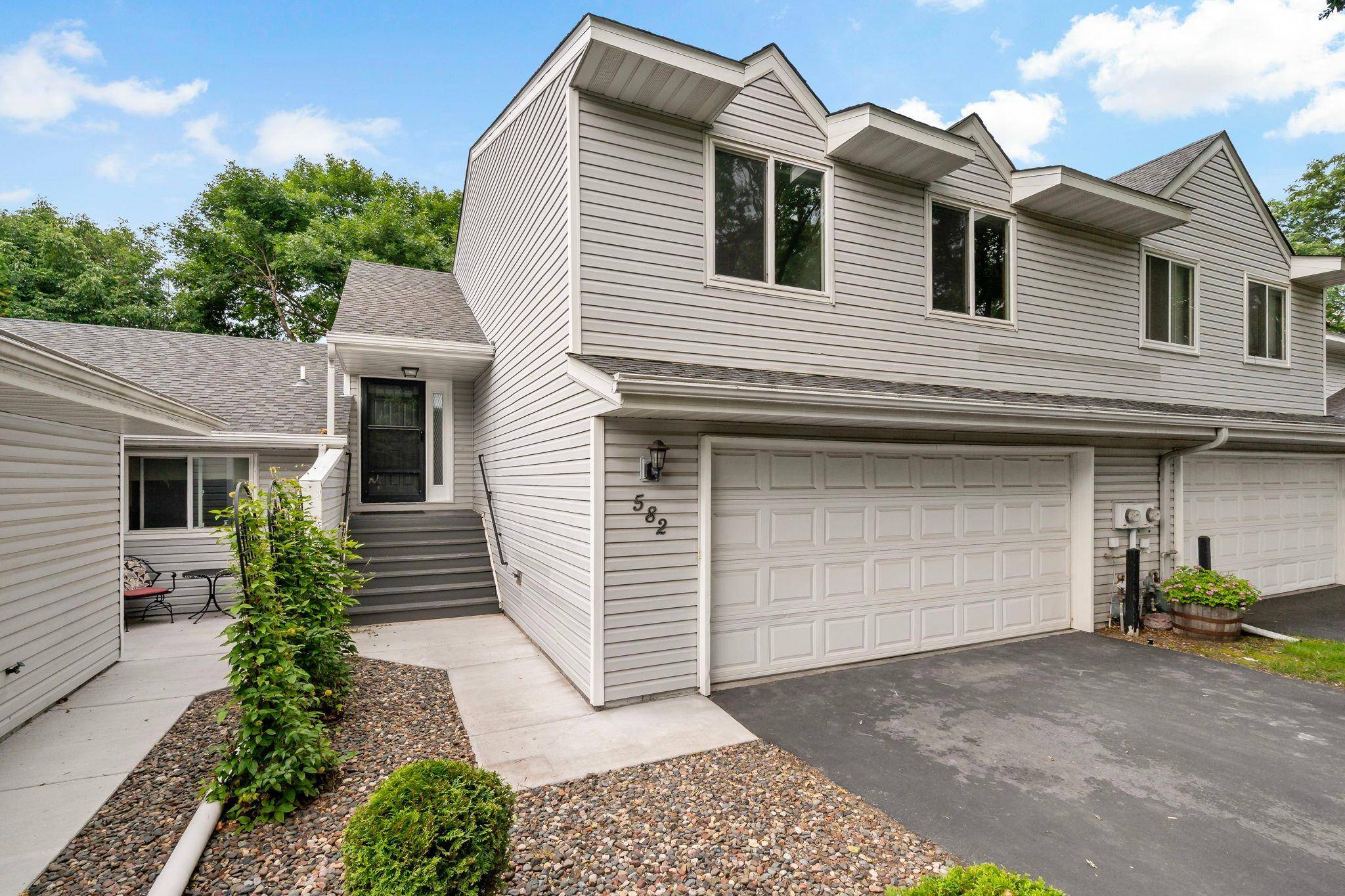 582 Clover Leaf Pkwy NE, Blaine, MN 55434