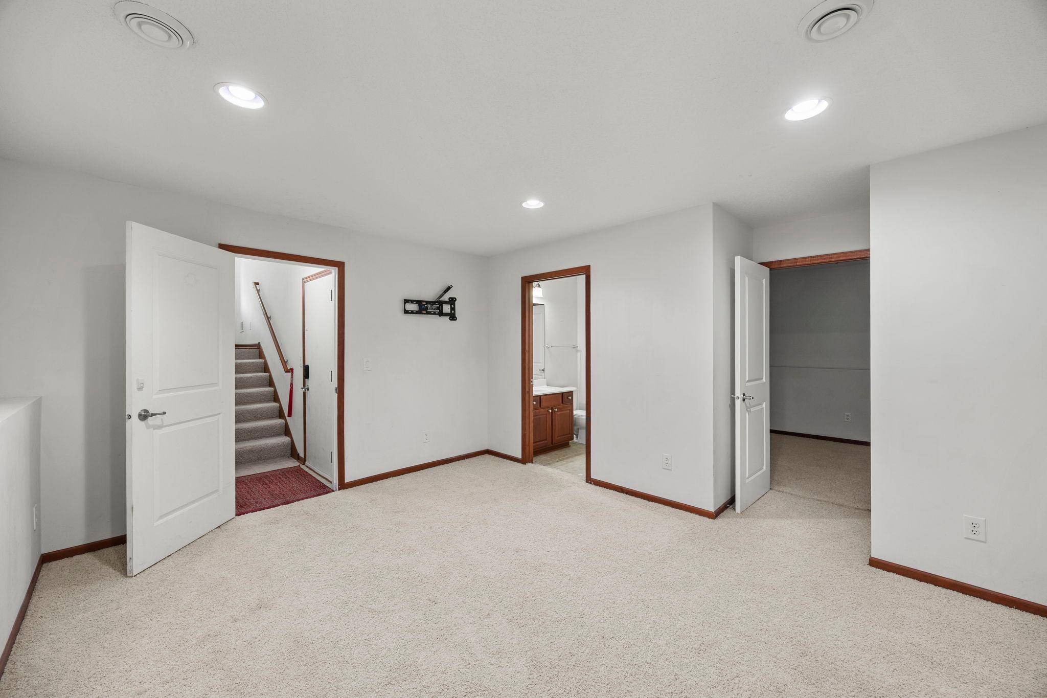 4022 Cedar Grove LN, Eagan, MN 55122