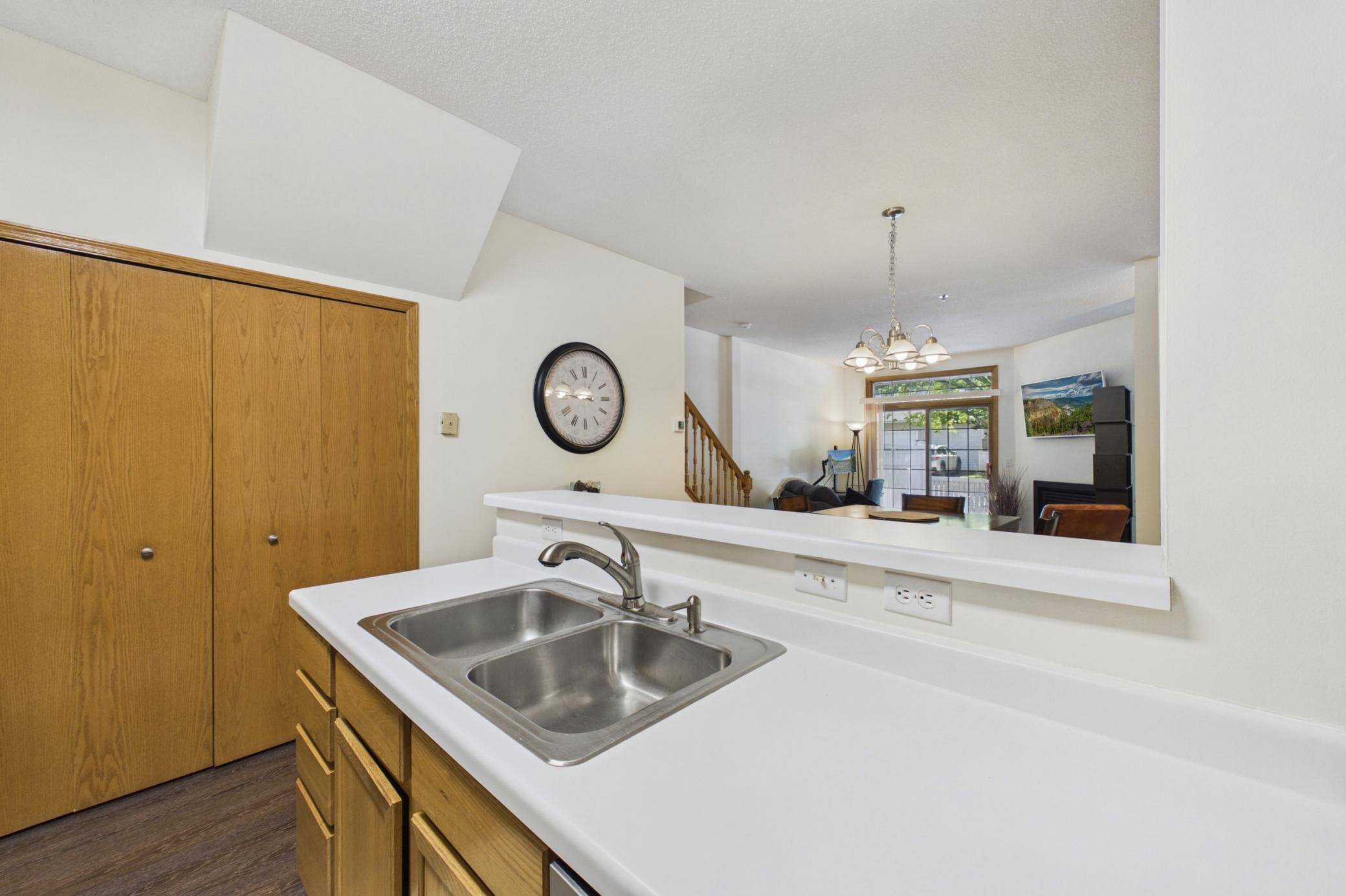 8434 Kimball DR, Eden Prairie, MN 55347