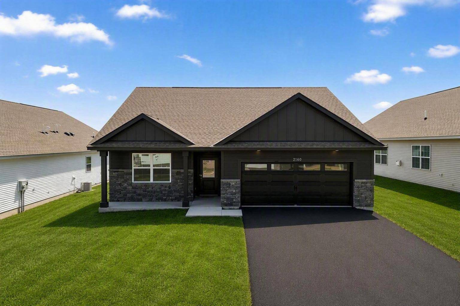 2140 Bluff Heights DR, Shakopee, MN 55379