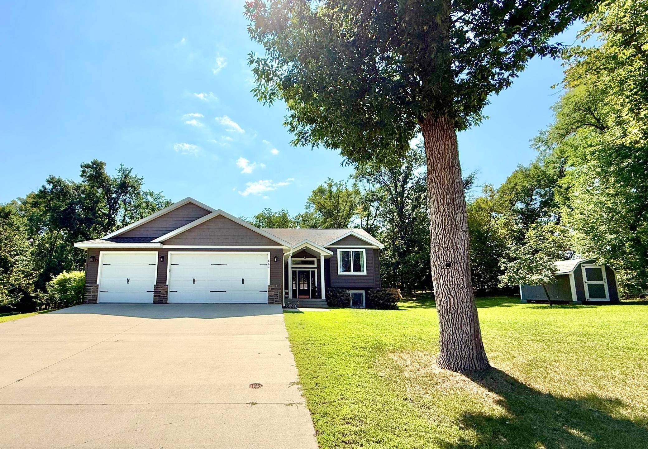 863 Whitetail LN, Detroit Lakes, MN 56501