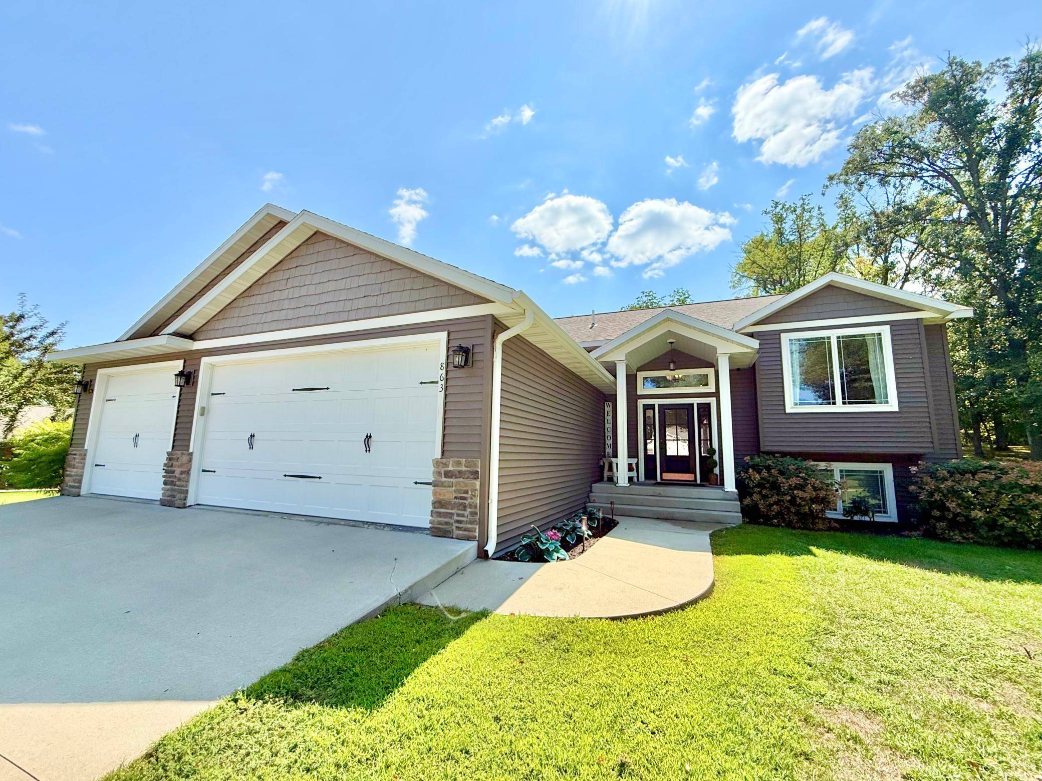 863 Whitetail LN, Detroit Lakes, MN 56501