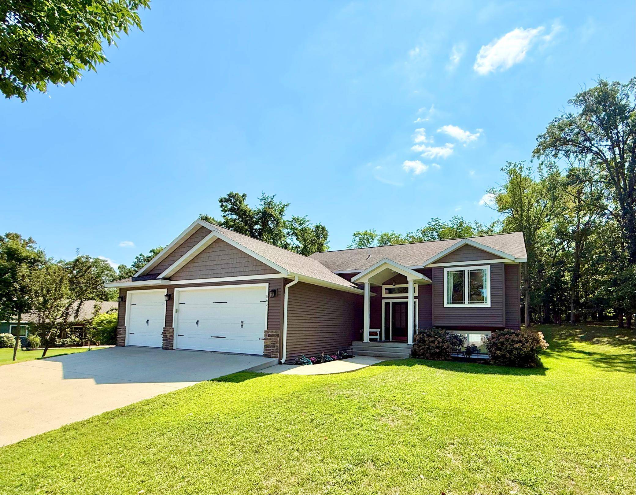 863 Whitetail LN, Detroit Lakes, MN 56501