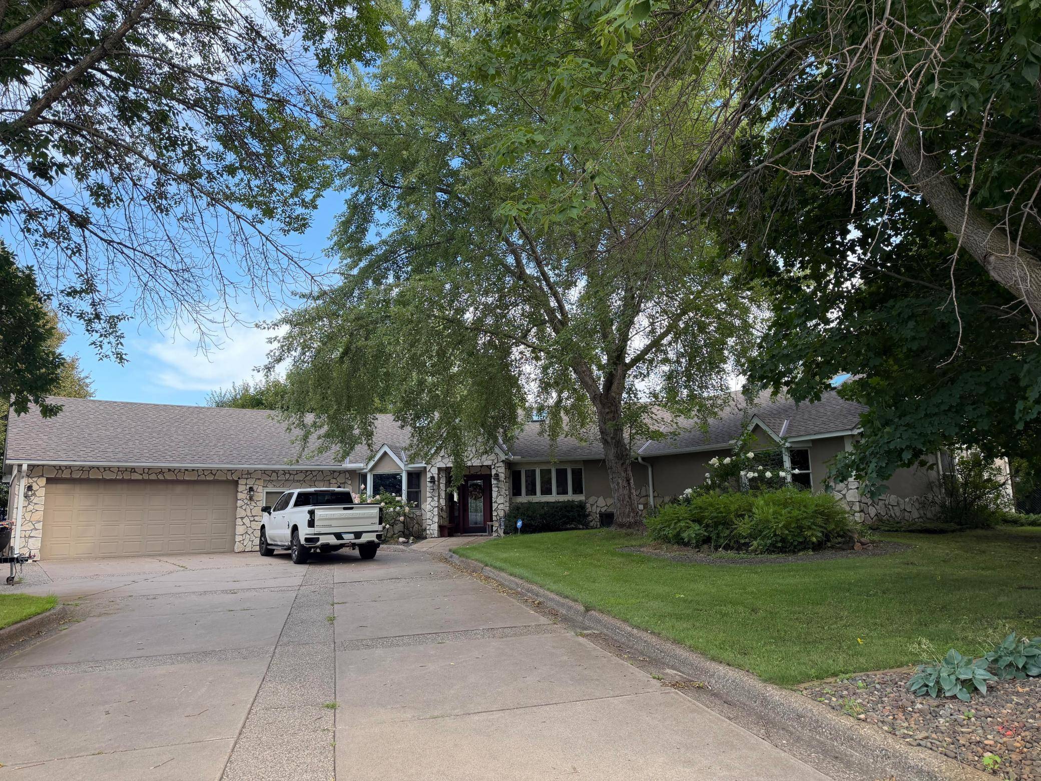 31813 Lakeview DR NE, Cambridge, MN 55008